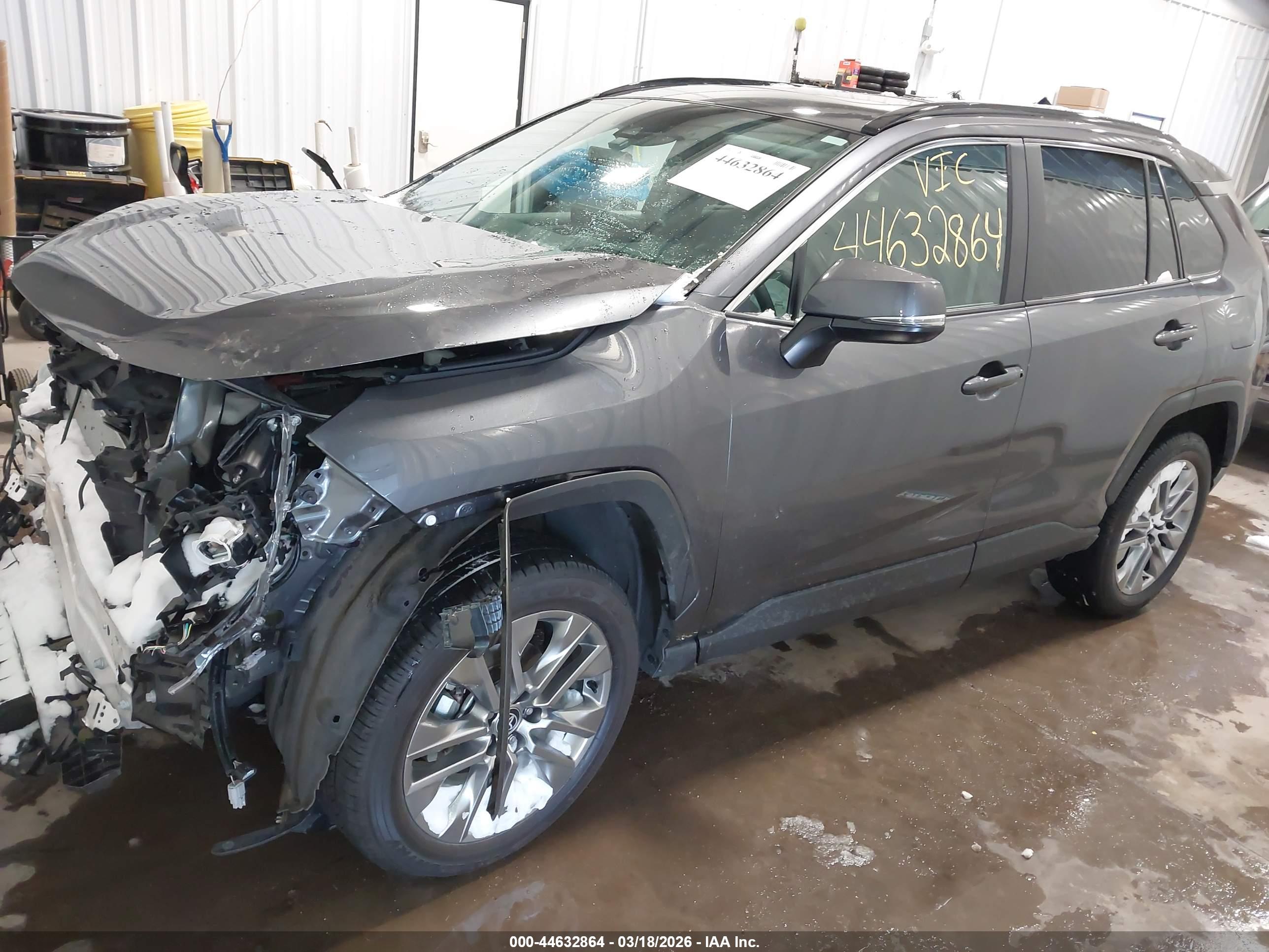 TOYOTA RAV4 image 2