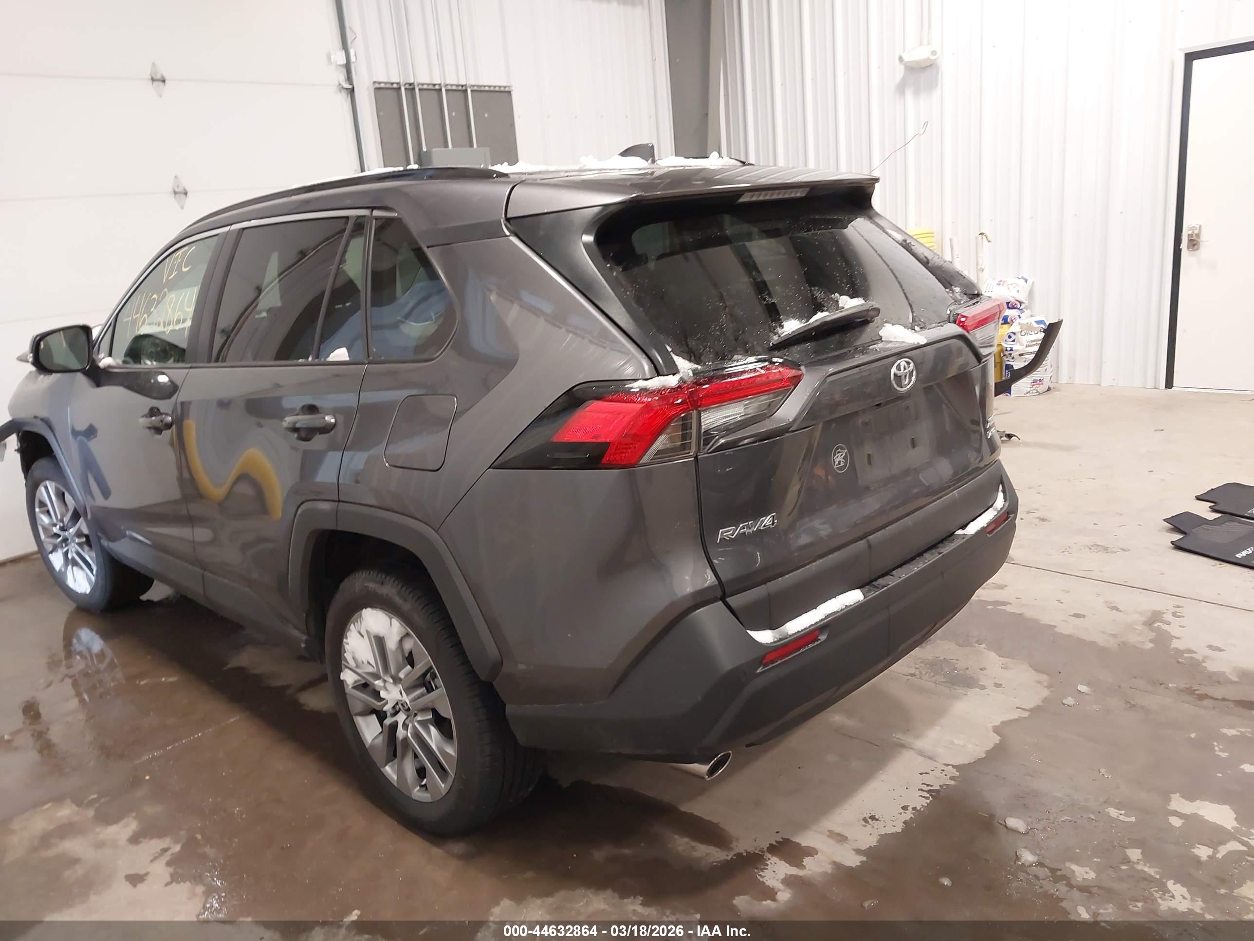 TOYOTA RAV4 image 3