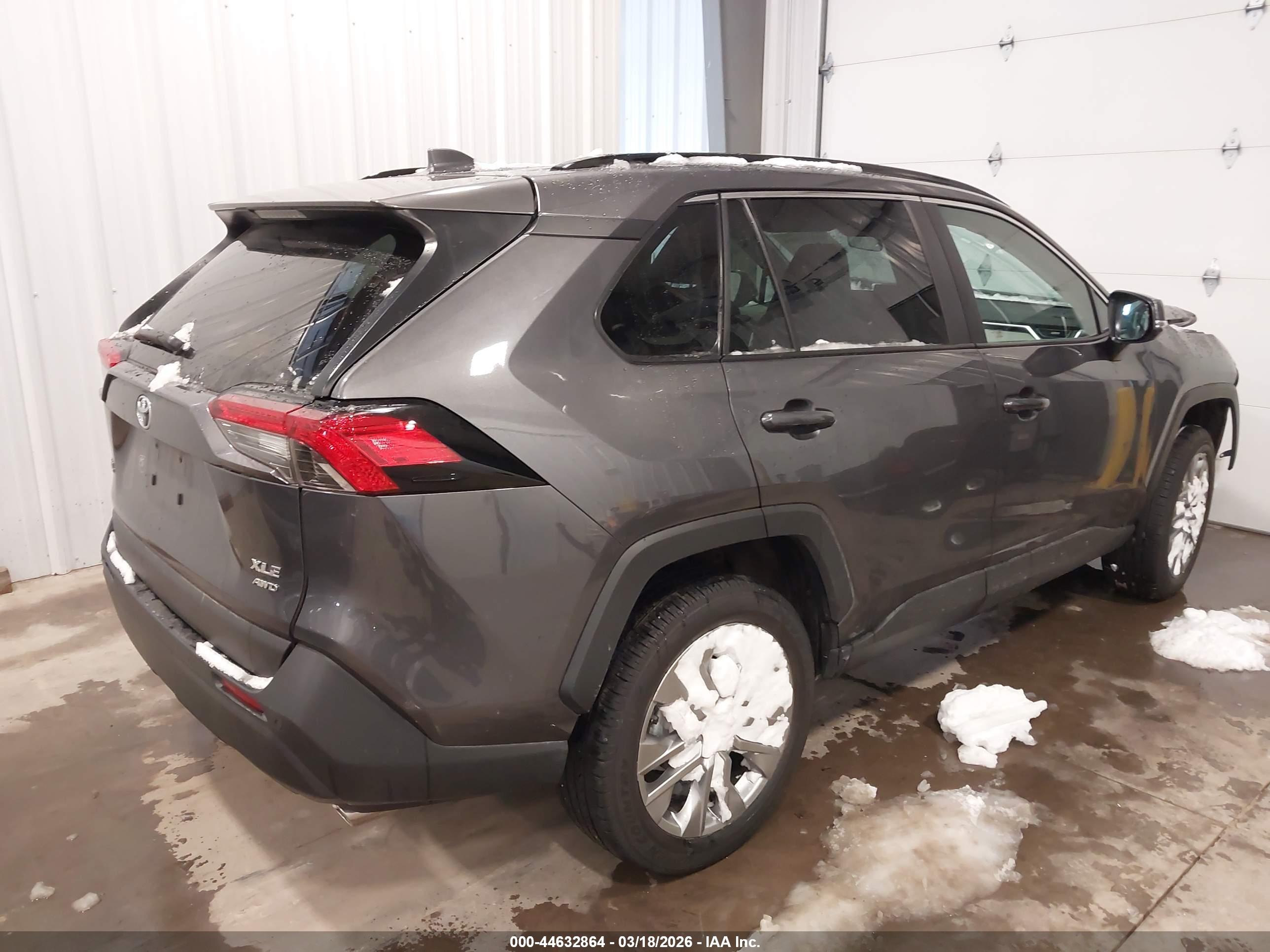 TOYOTA RAV4 image 4