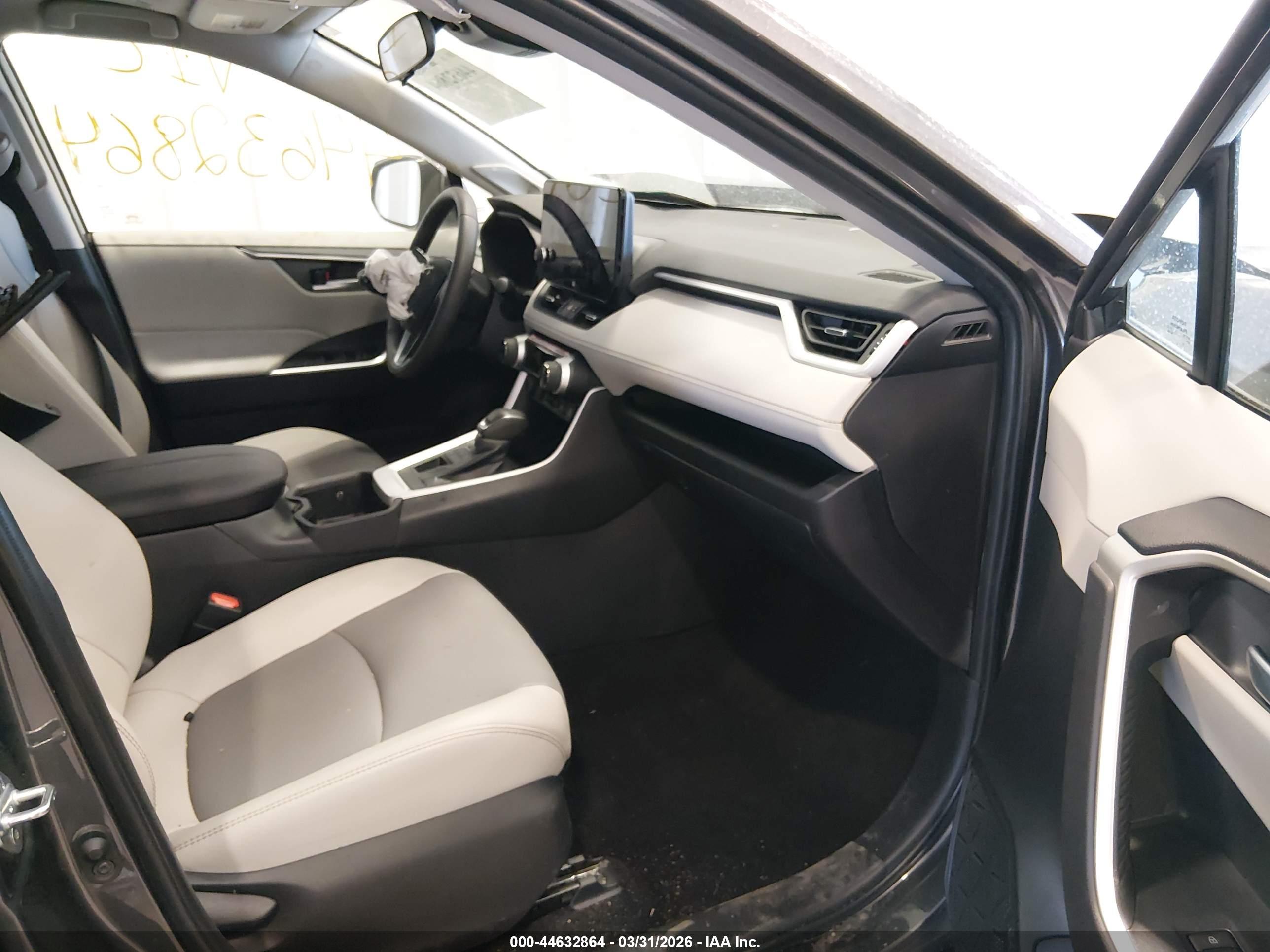 TOYOTA RAV4 image 5
