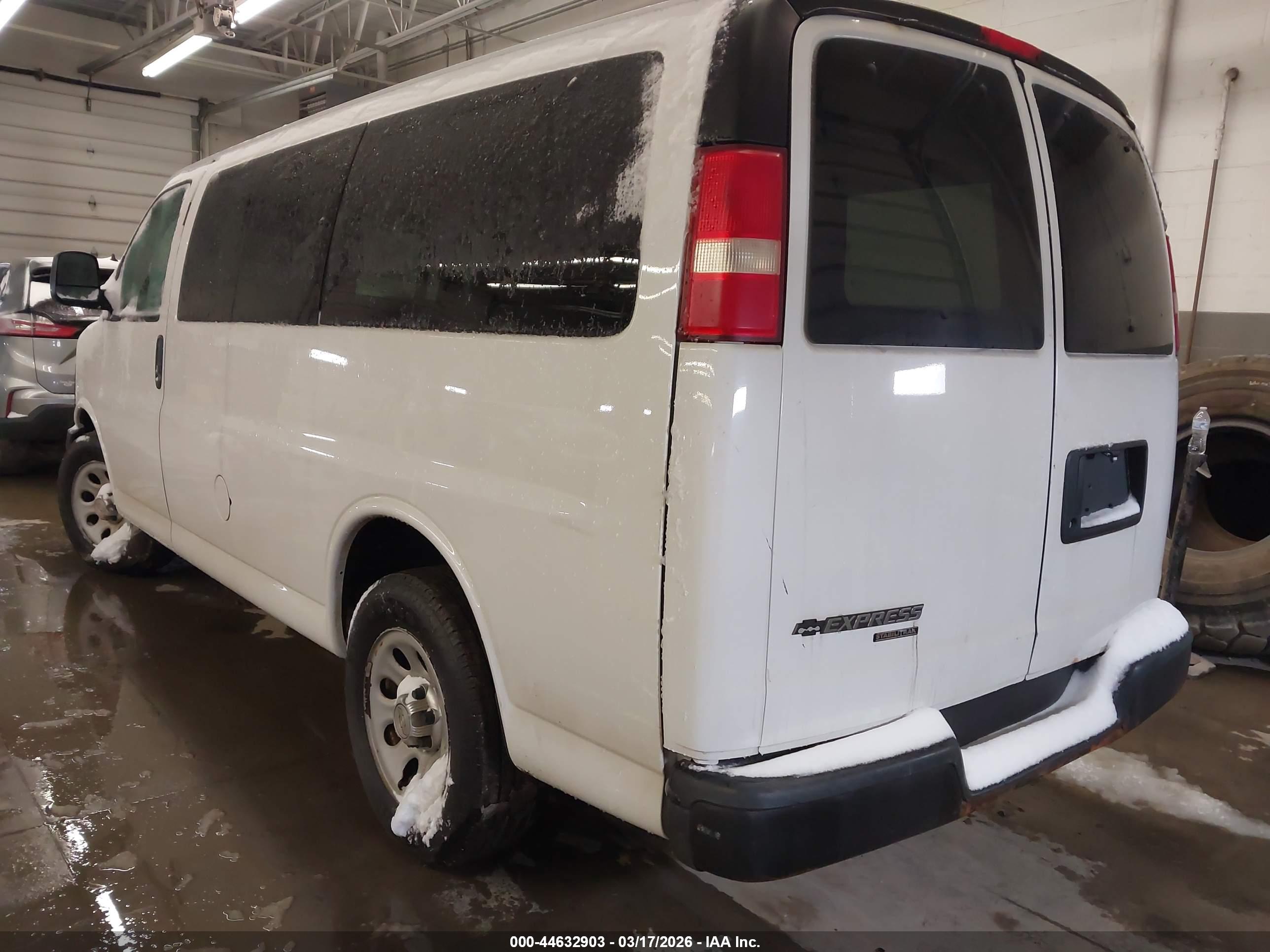 CHEVROLET EXPRESS image 3