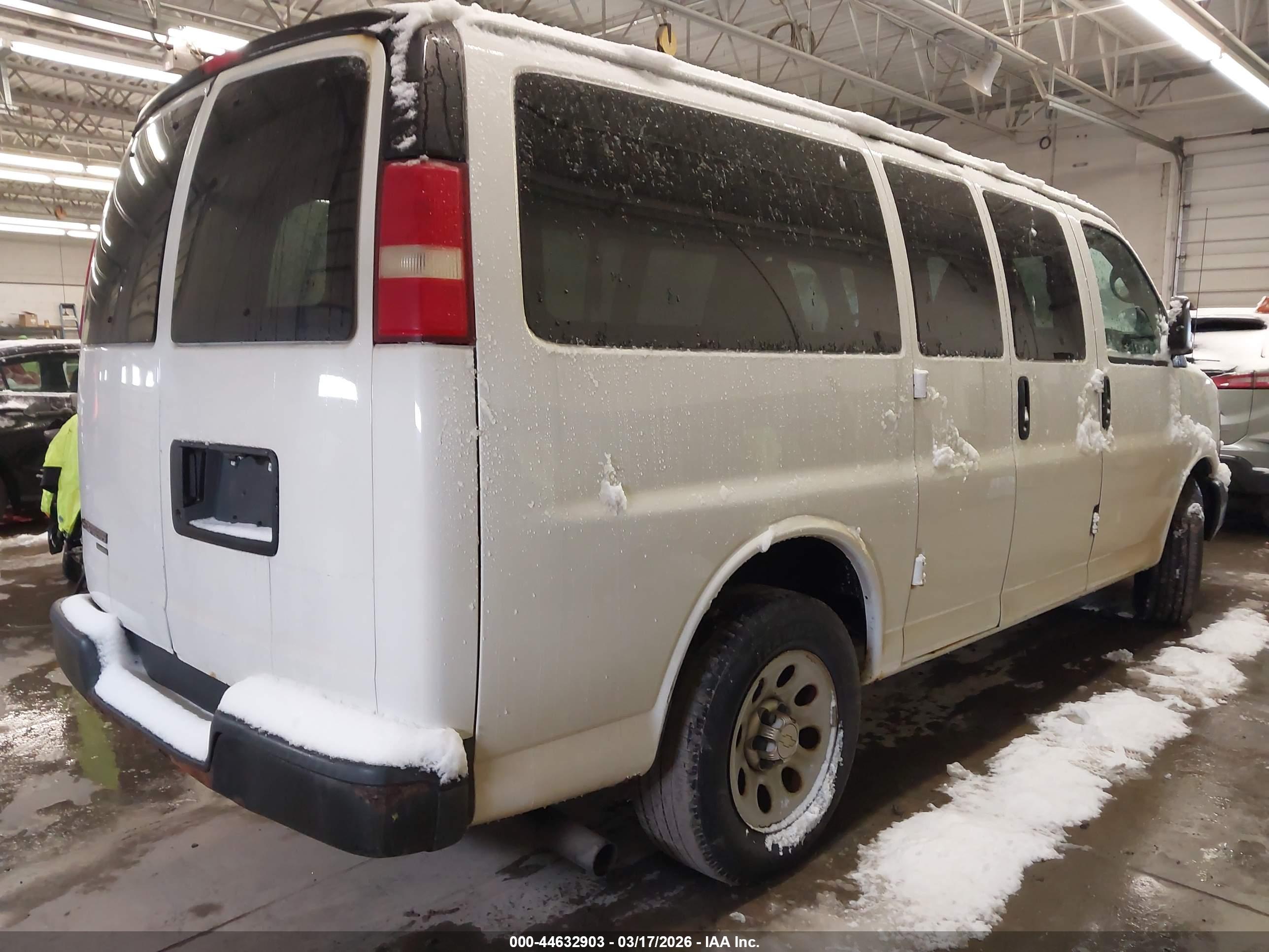 CHEVROLET EXPRESS image 4