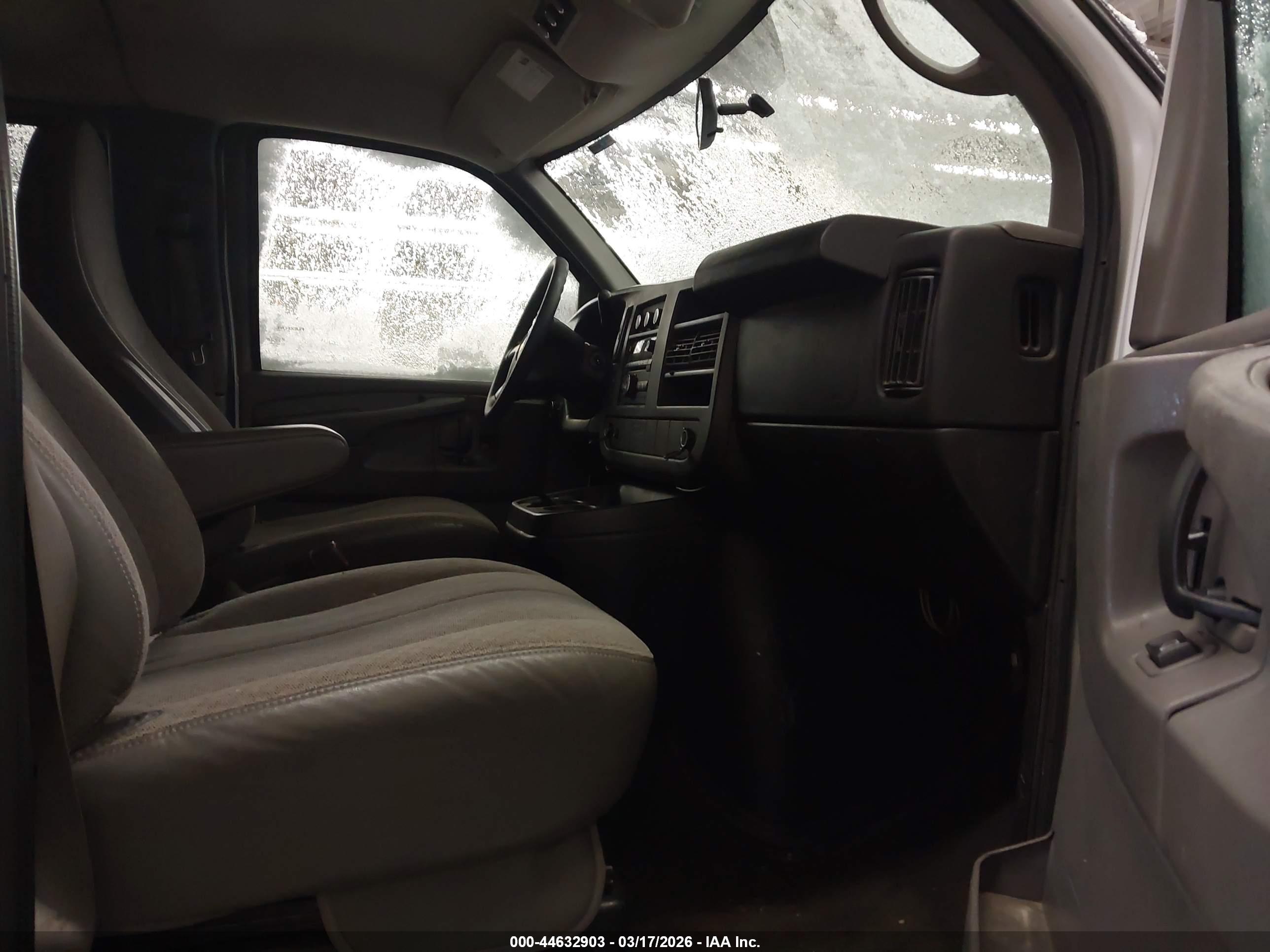 CHEVROLET EXPRESS image 5