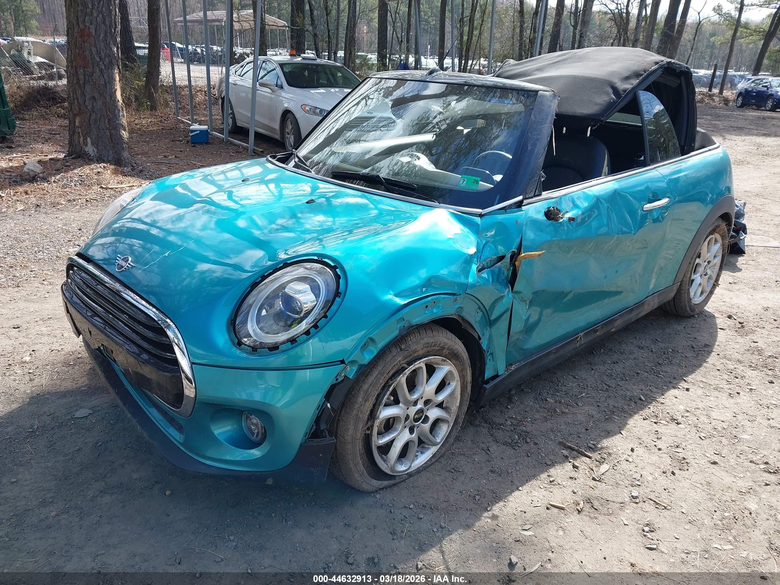 MINI CONVERTIBLE image 2