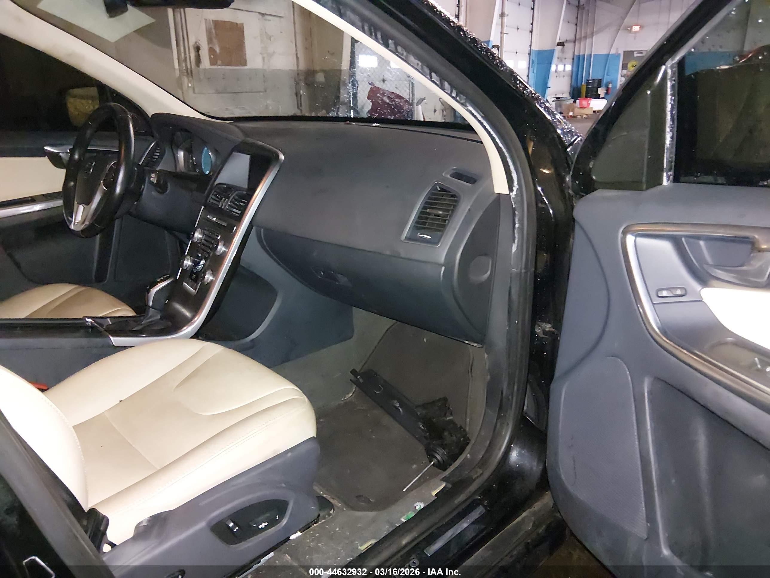 VOLVO XC60 image 5