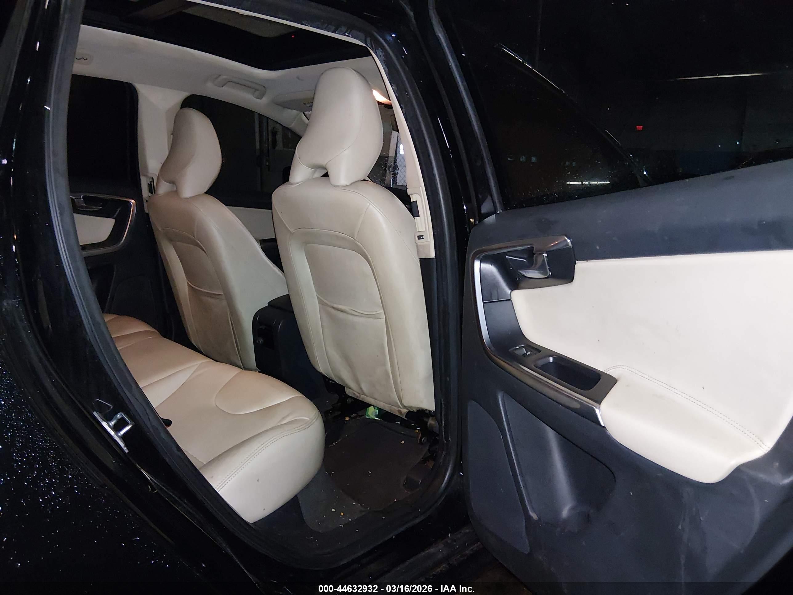 VOLVO XC60 image 8