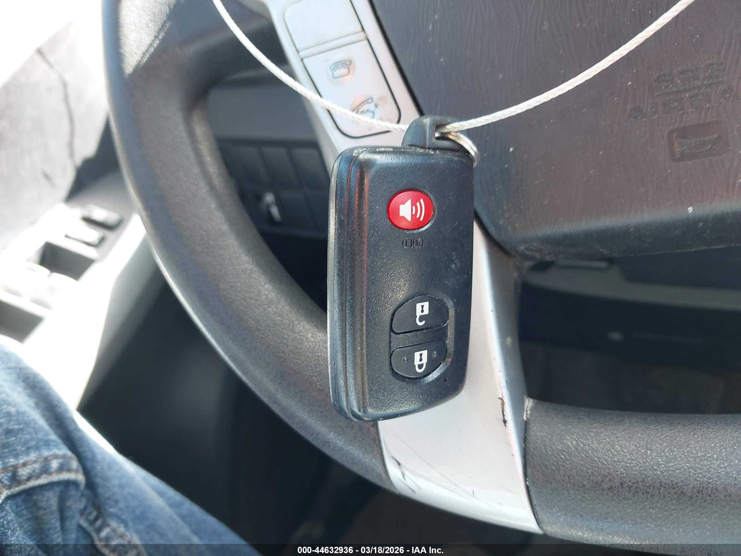 TOYOTA PRIUS image 11