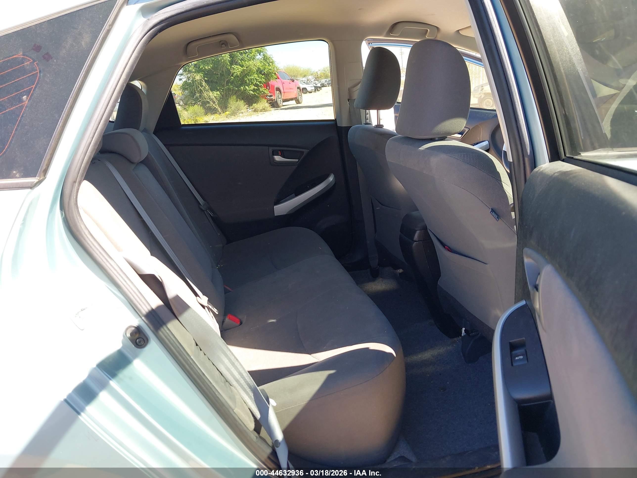 TOYOTA PRIUS image 8