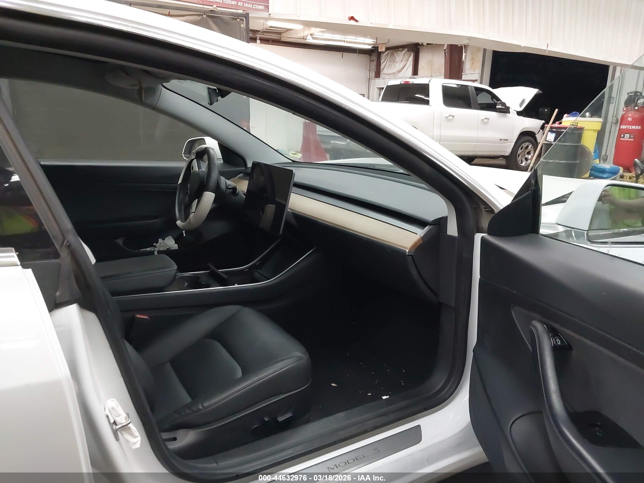 TESLA MODEL image 5