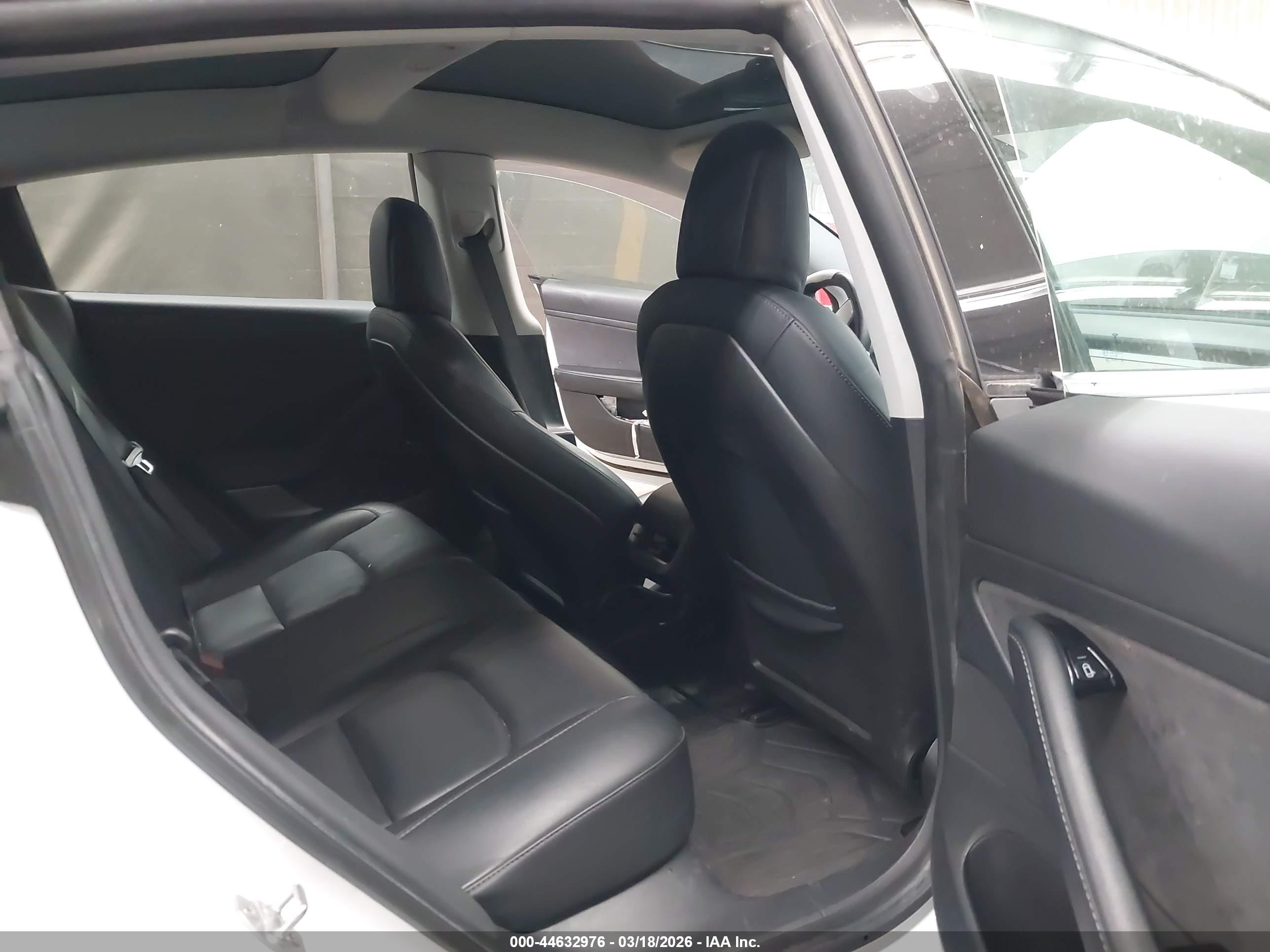 TESLA MODEL image 8