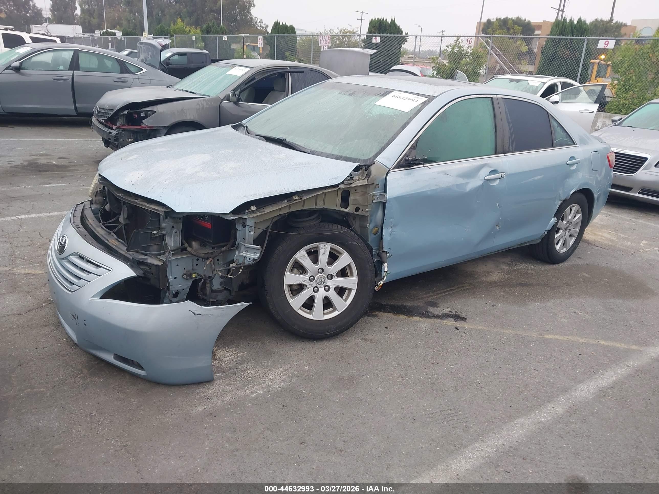 TOYOTA CAMRY image 2