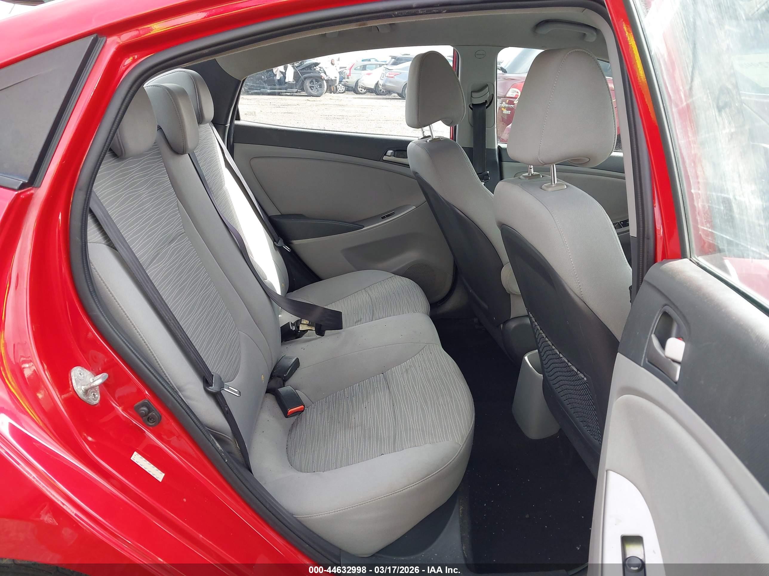 HYUNDAI ACCENT image 8