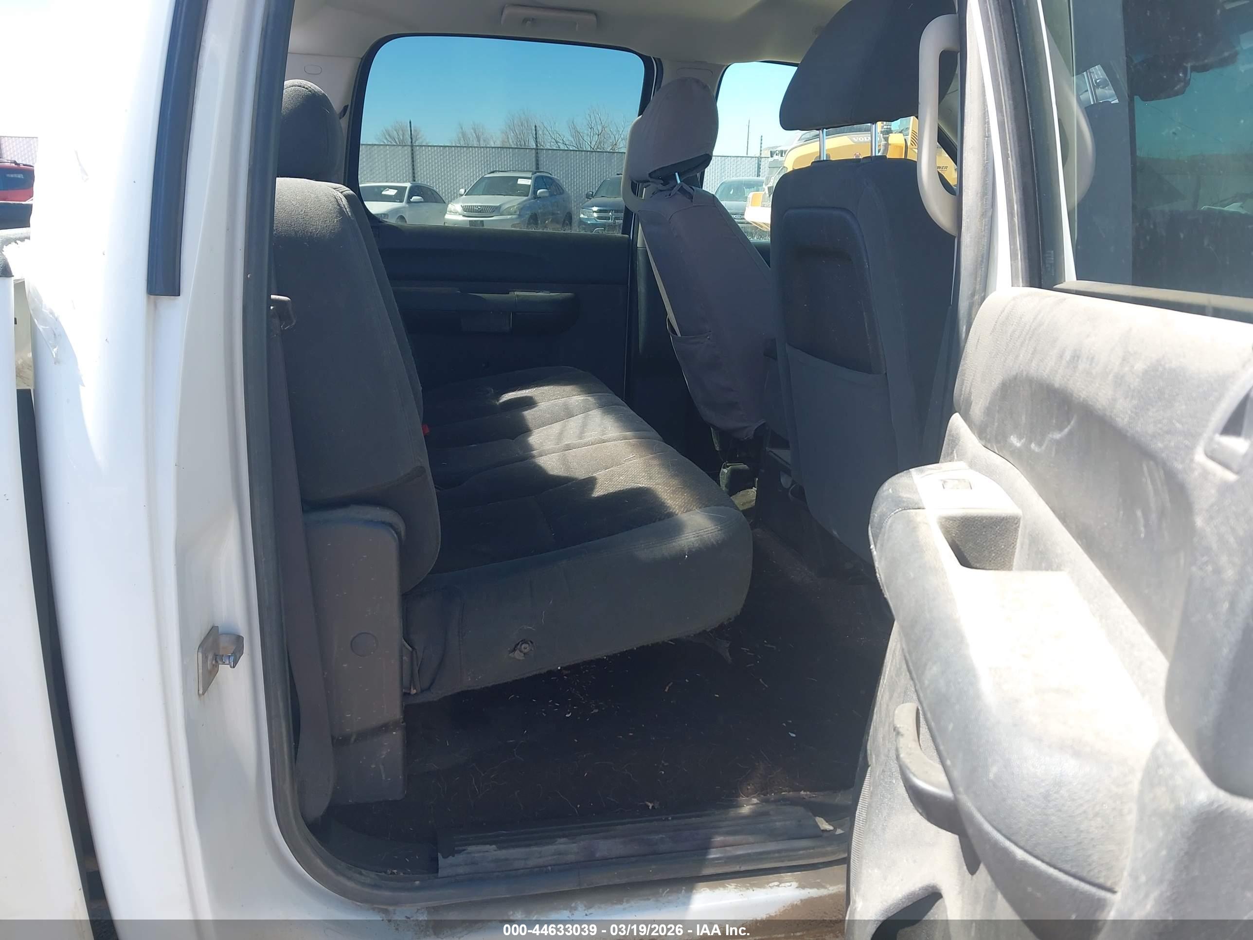 CHEVROLET SILVERADO image 8