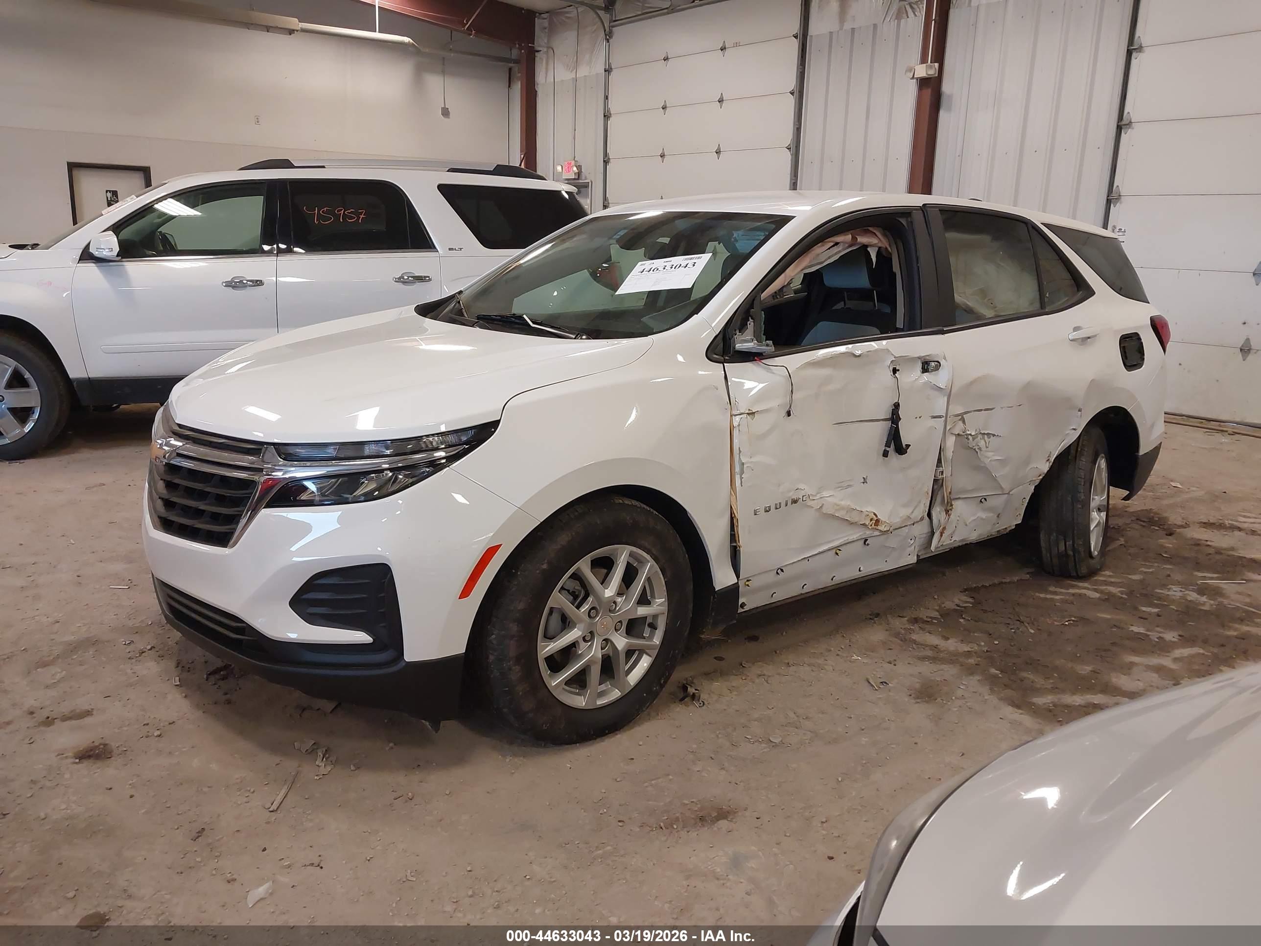 CHEVROLET EQUINOX image 2