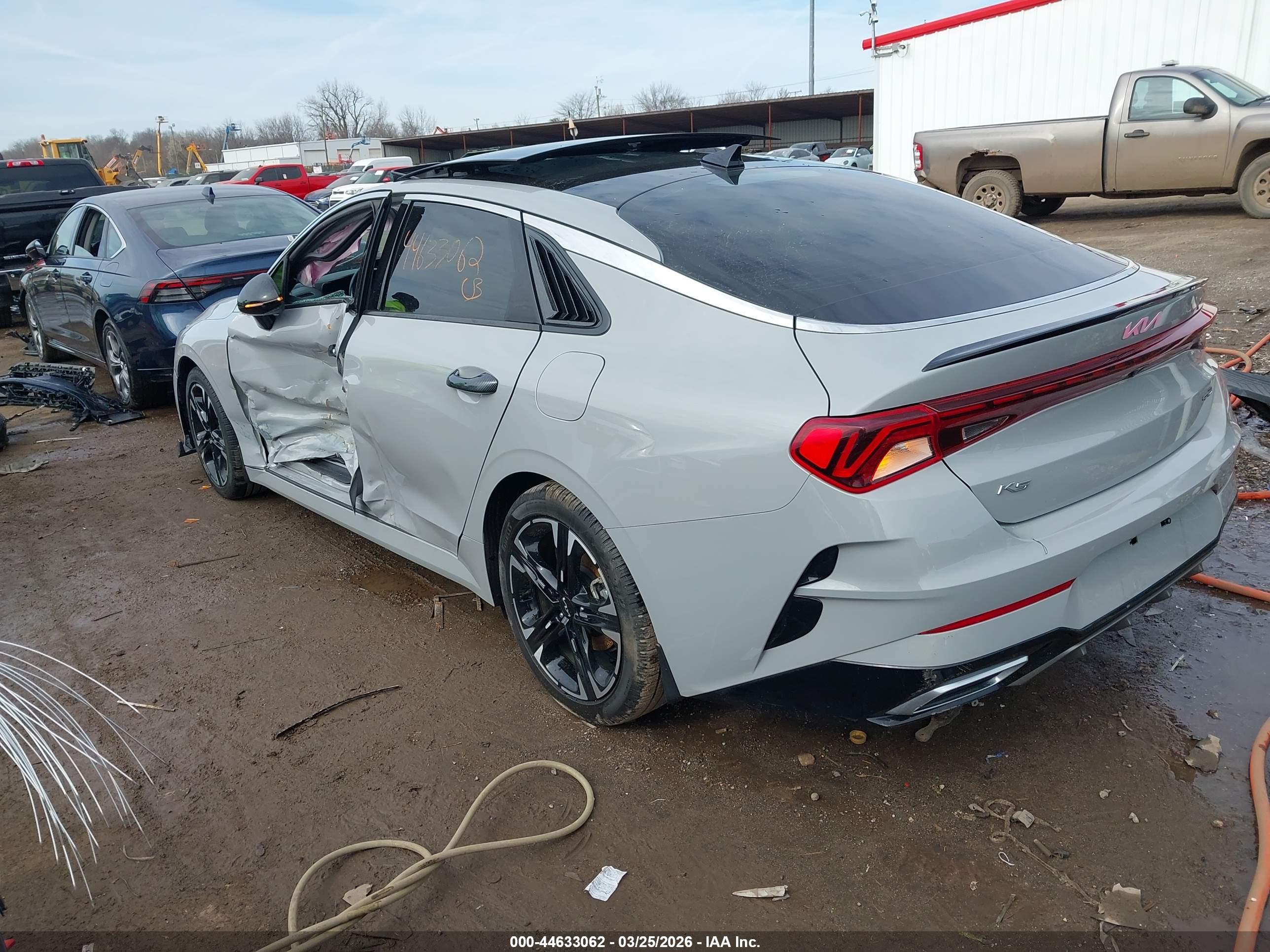 KIA K5 image 3