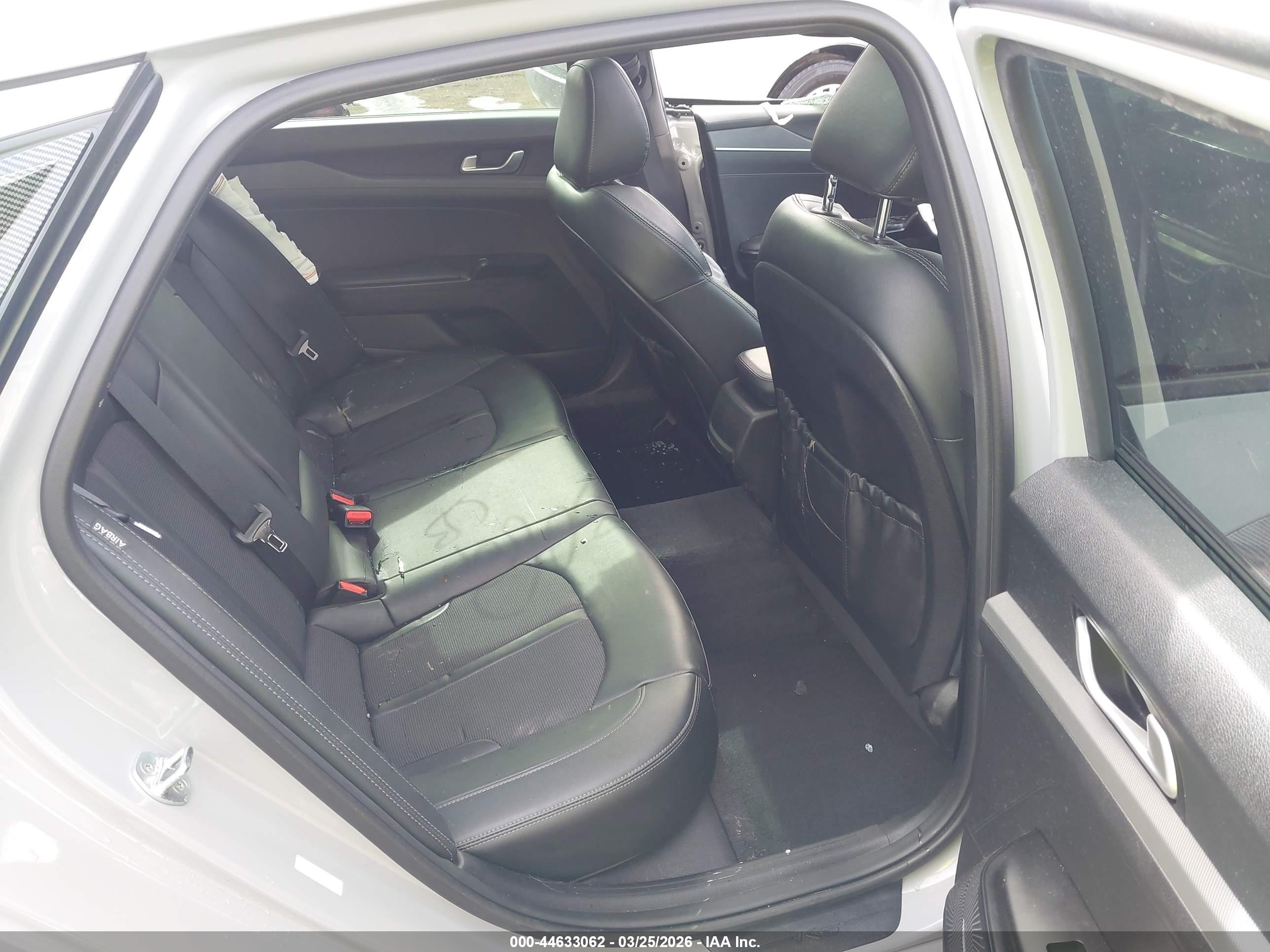 KIA K5 image 8