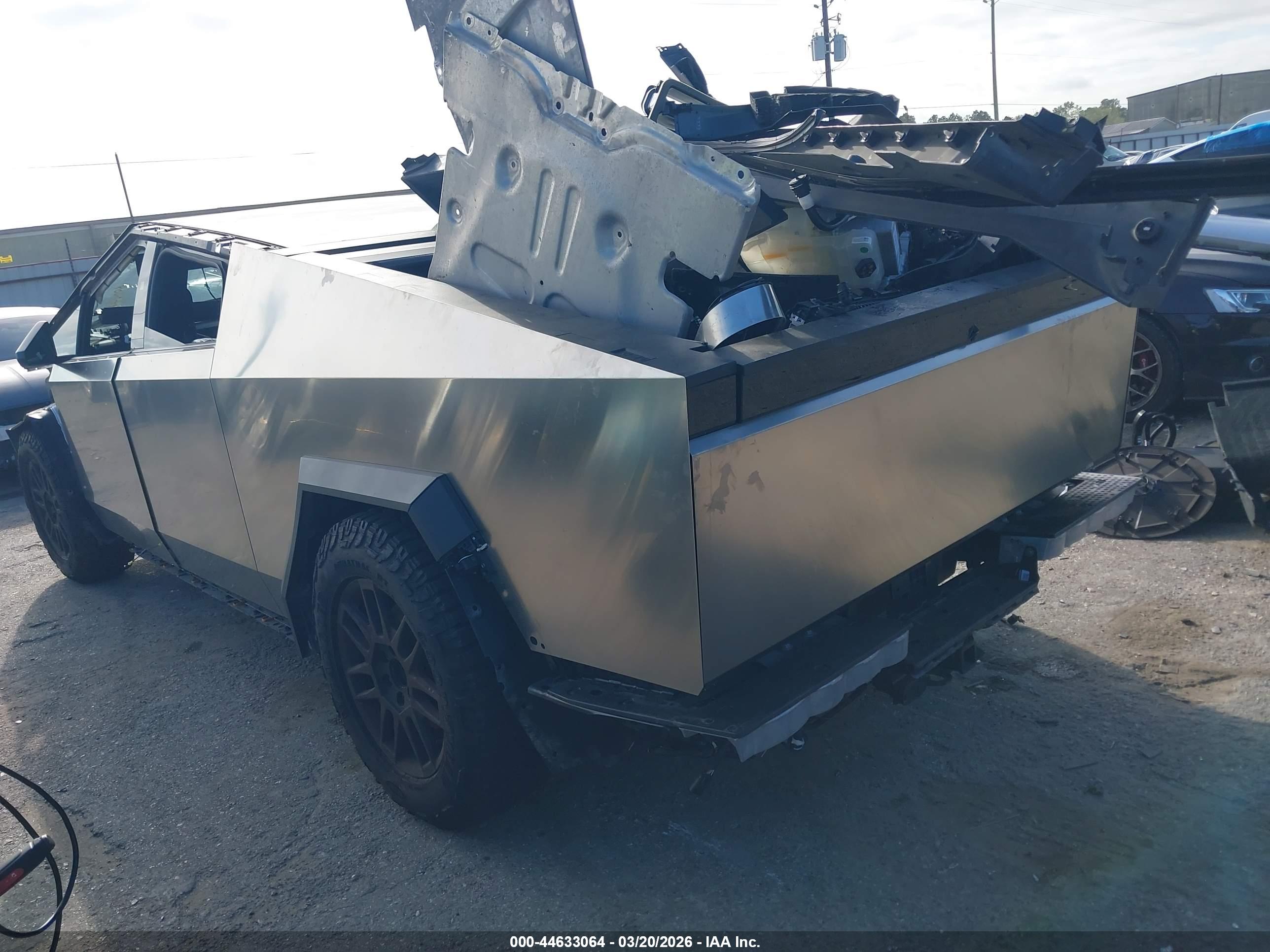 TESLA CYBERTRUCK image 3