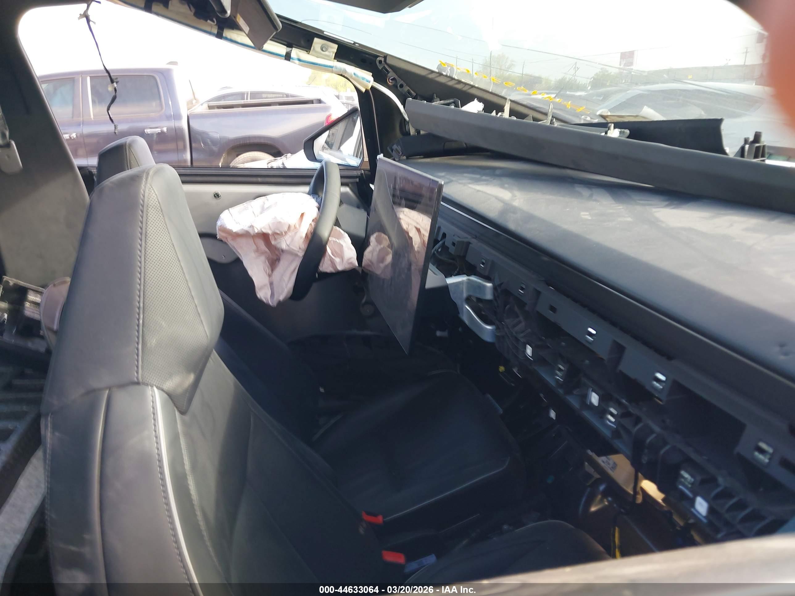 TESLA CYBERTRUCK image 5