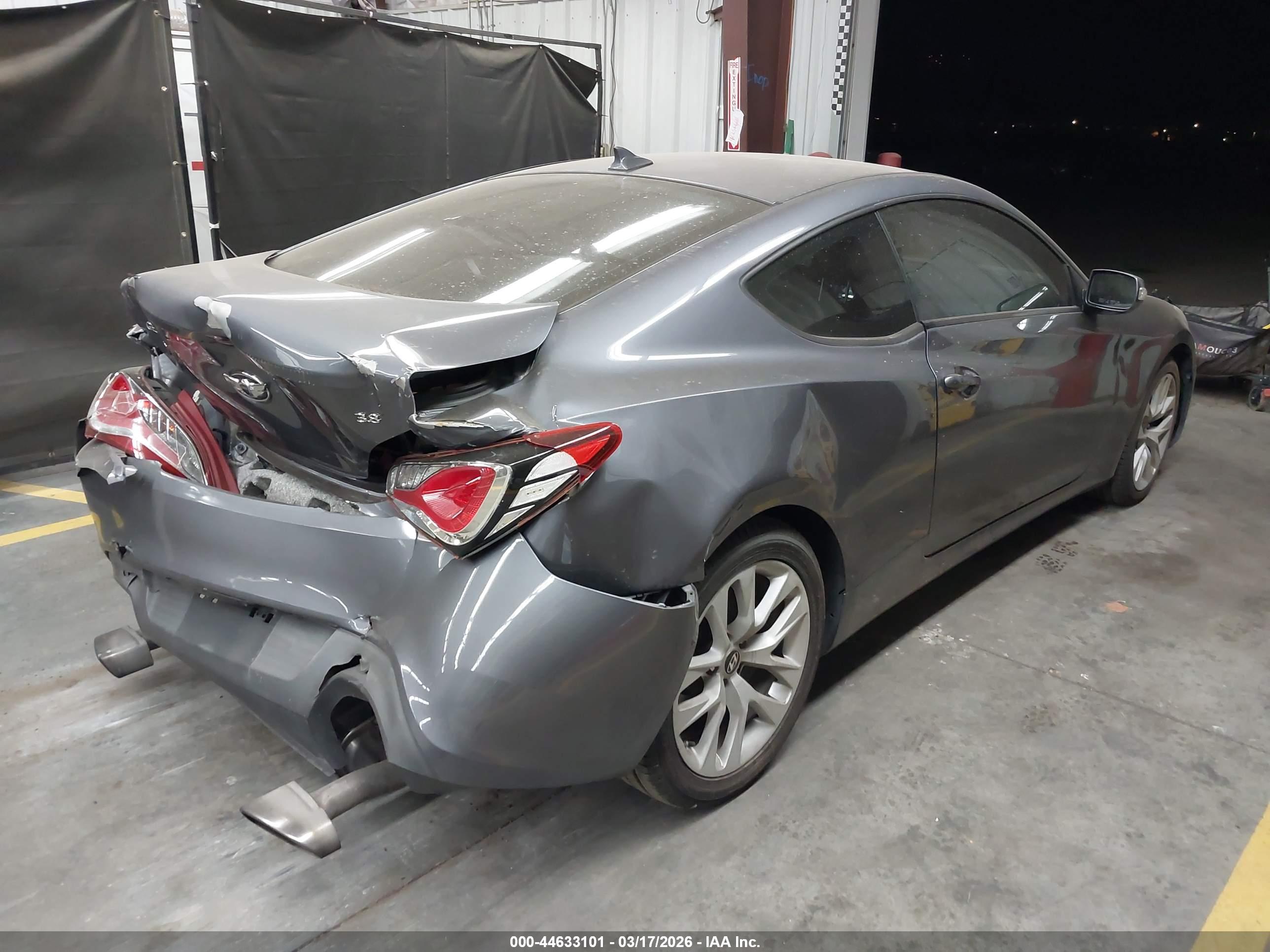 HYUNDAI GENESIS image 4