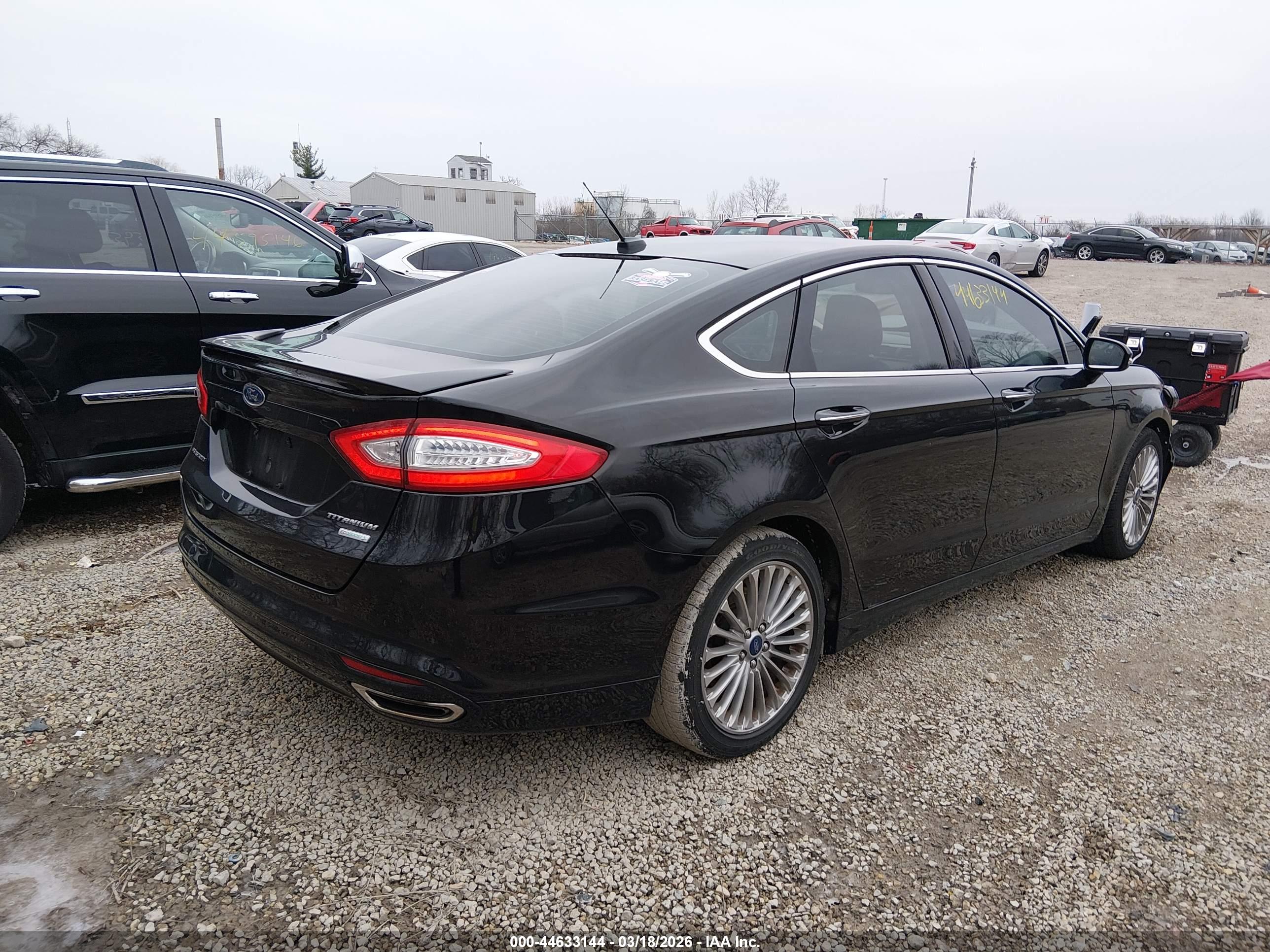 FORD FUSION image 4