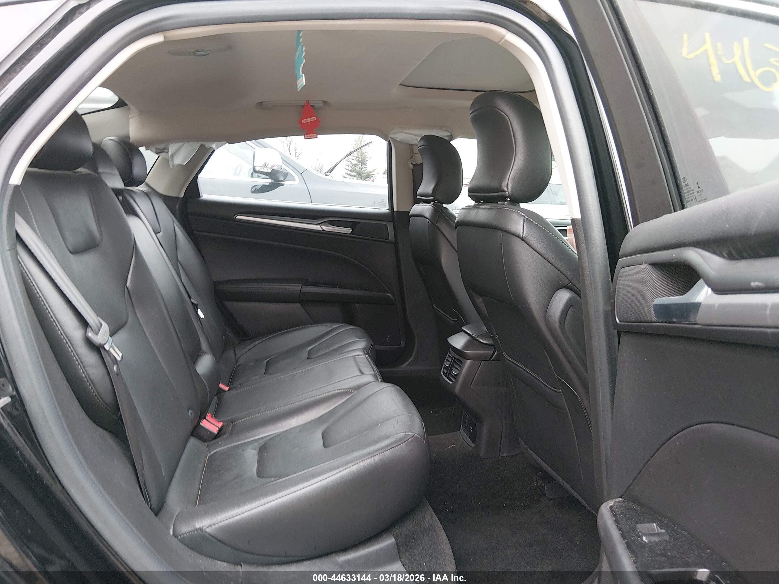 FORD FUSION image 8