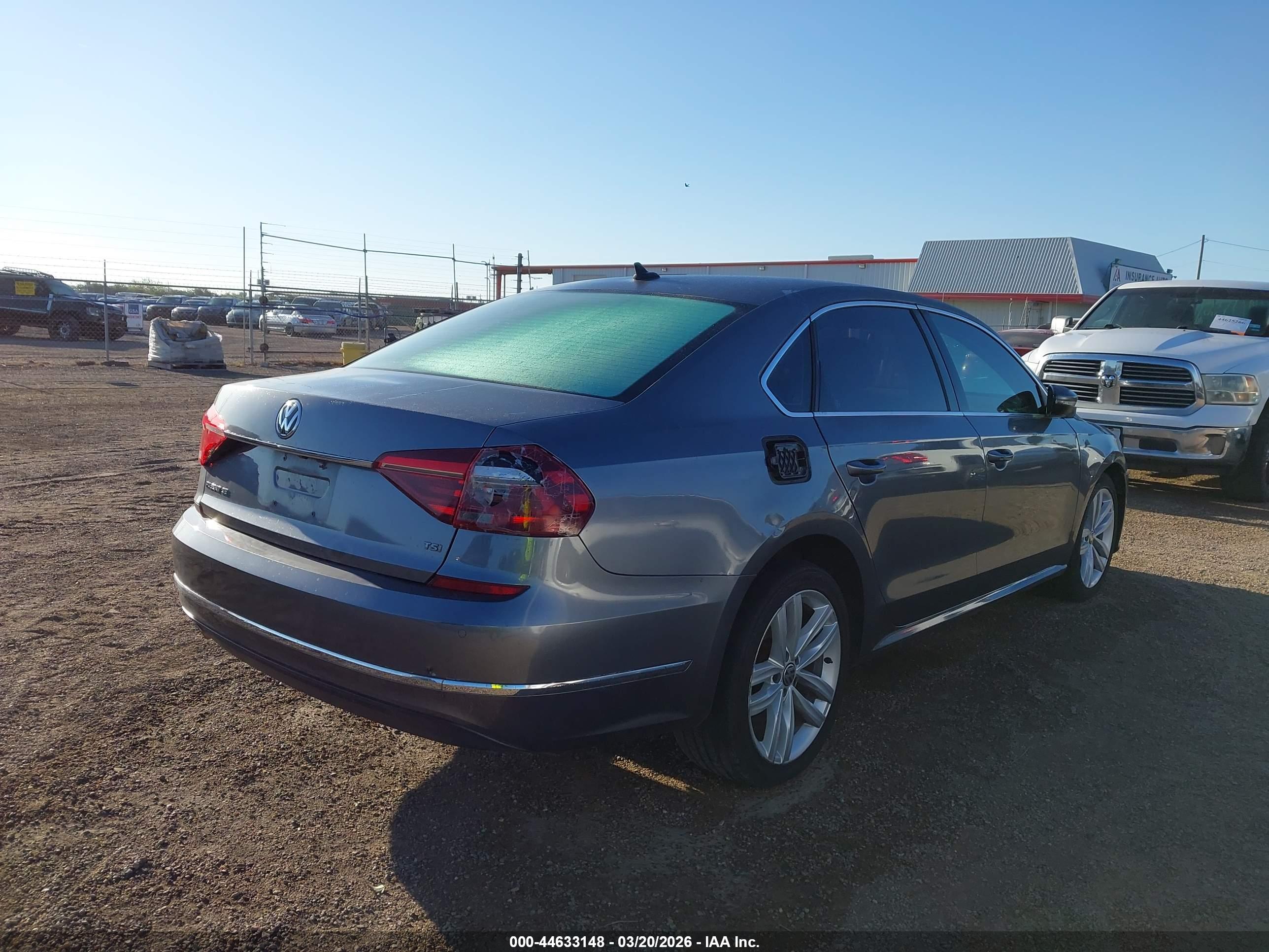 VOLKSWAGEN PASSAT image 4