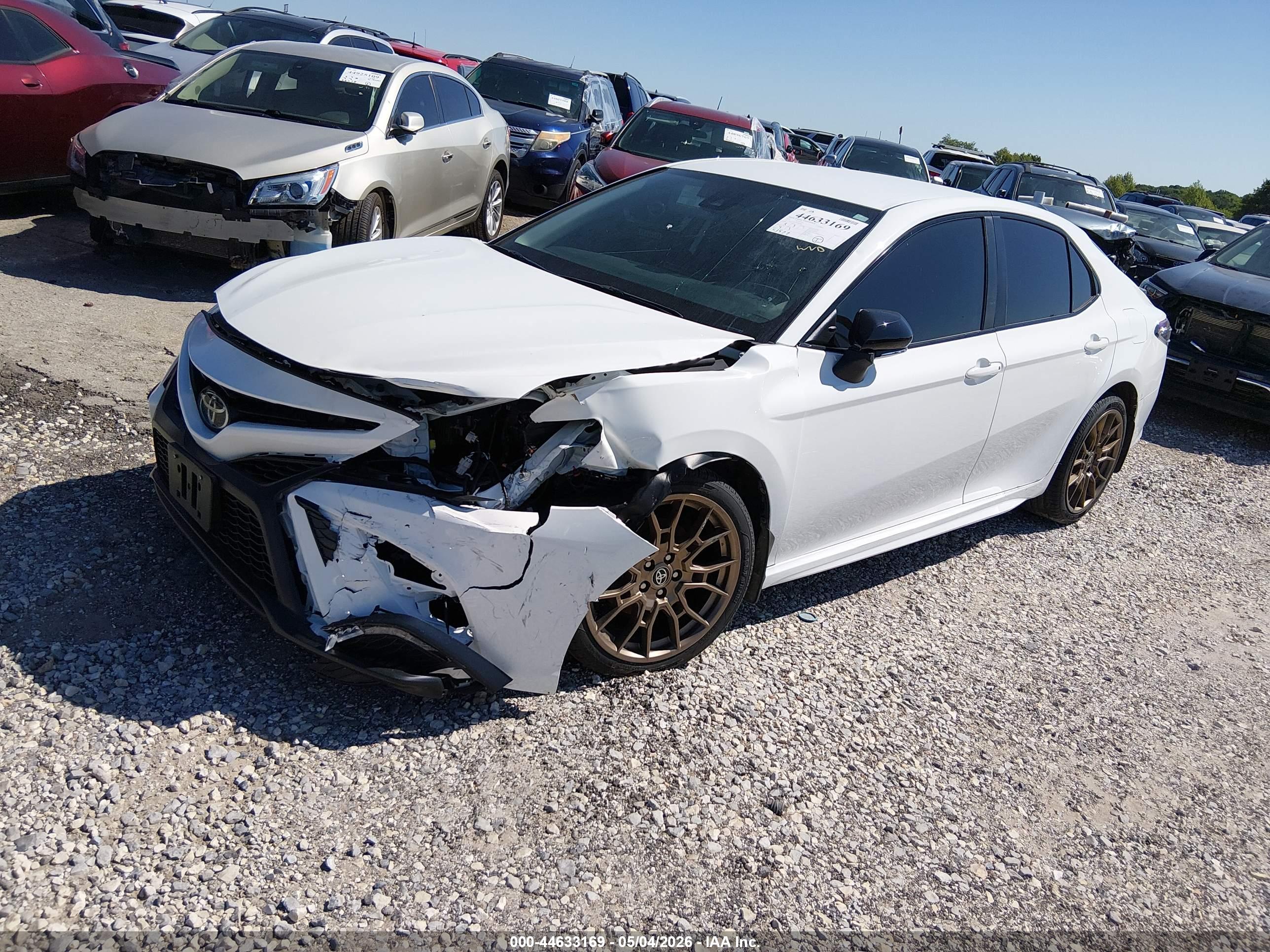 TOYOTA CAMRY image 2