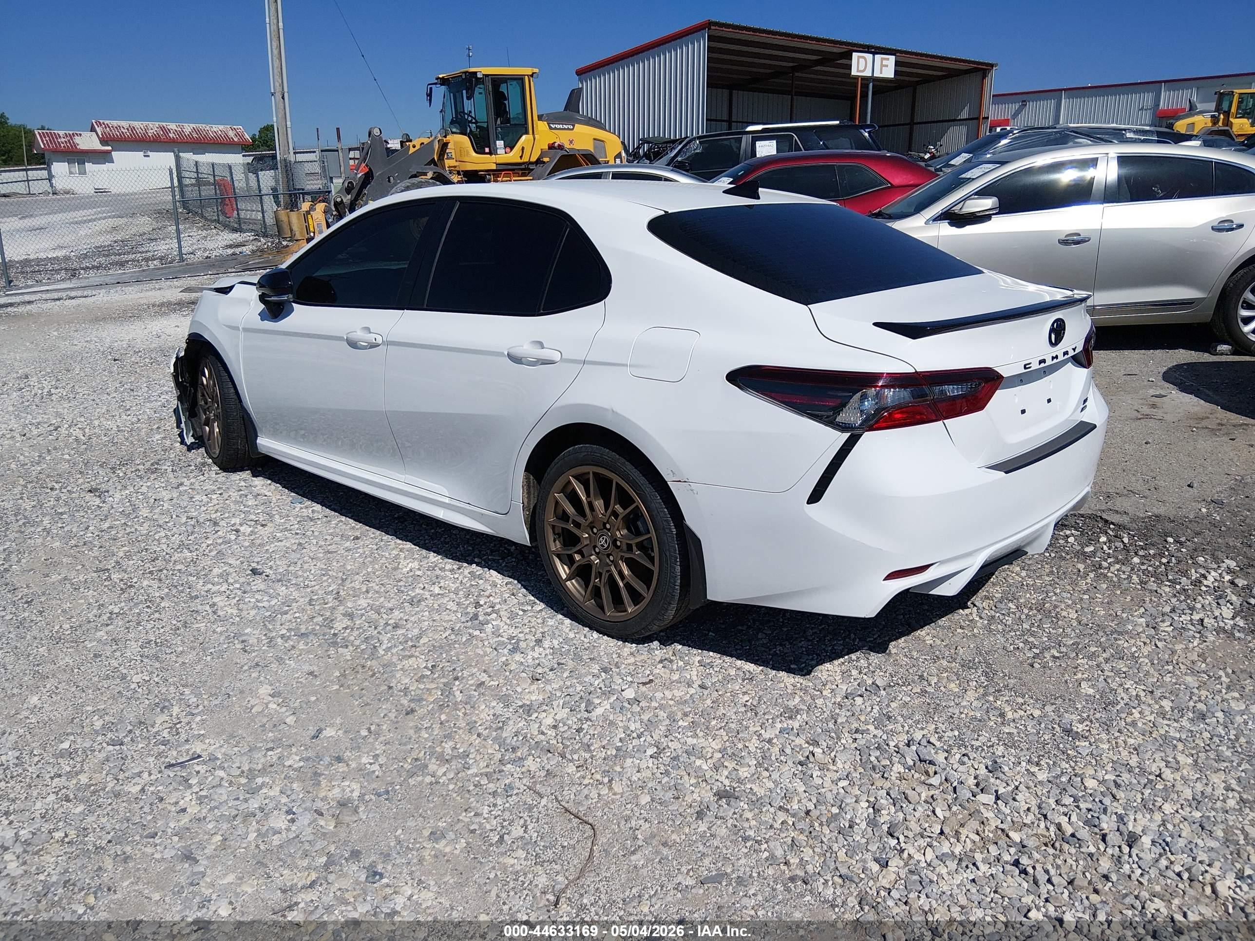 TOYOTA CAMRY image 3