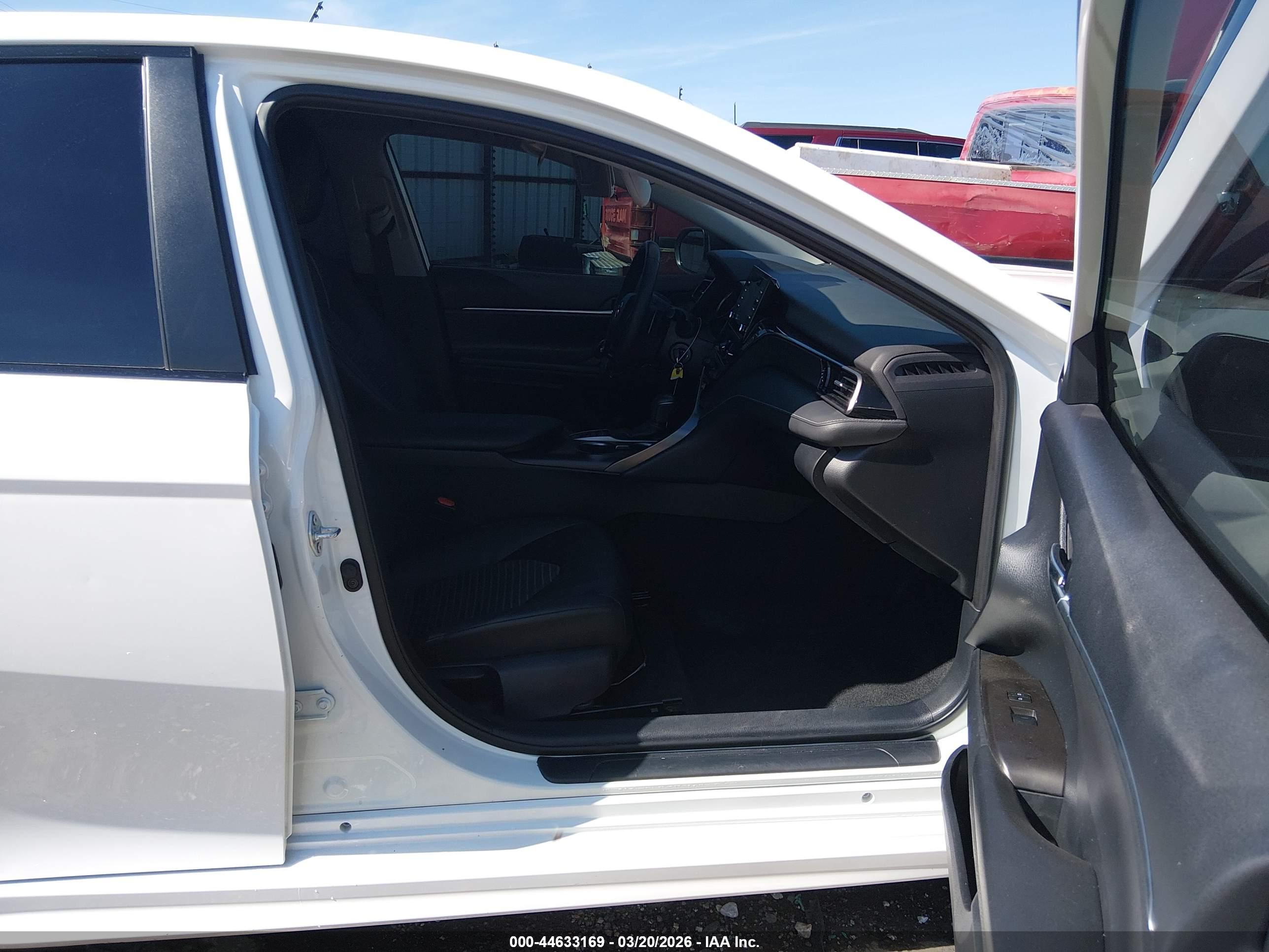 TOYOTA CAMRY image 5