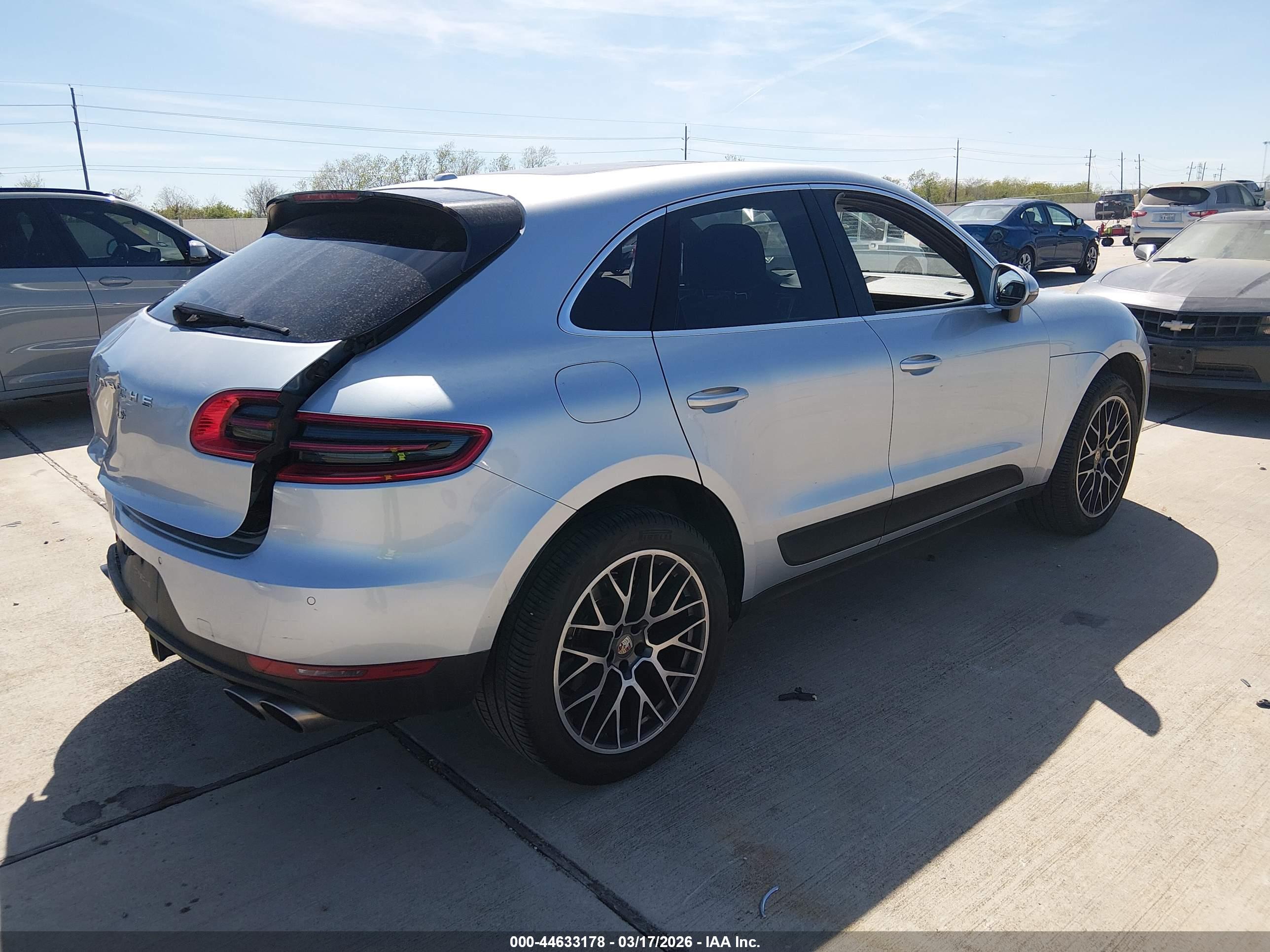 PORSCHE MACAN image 4