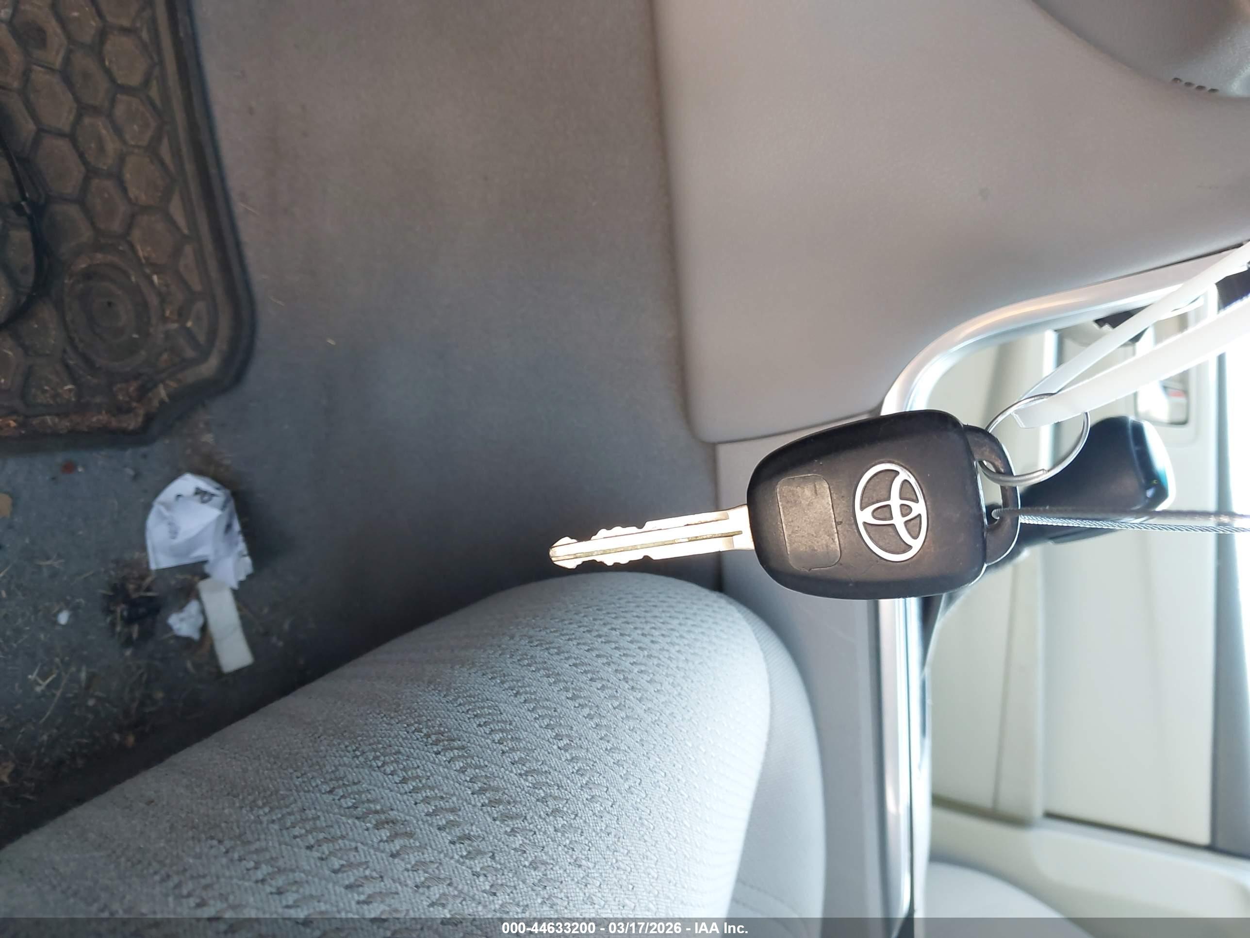 TOYOTA CAMRY image 11