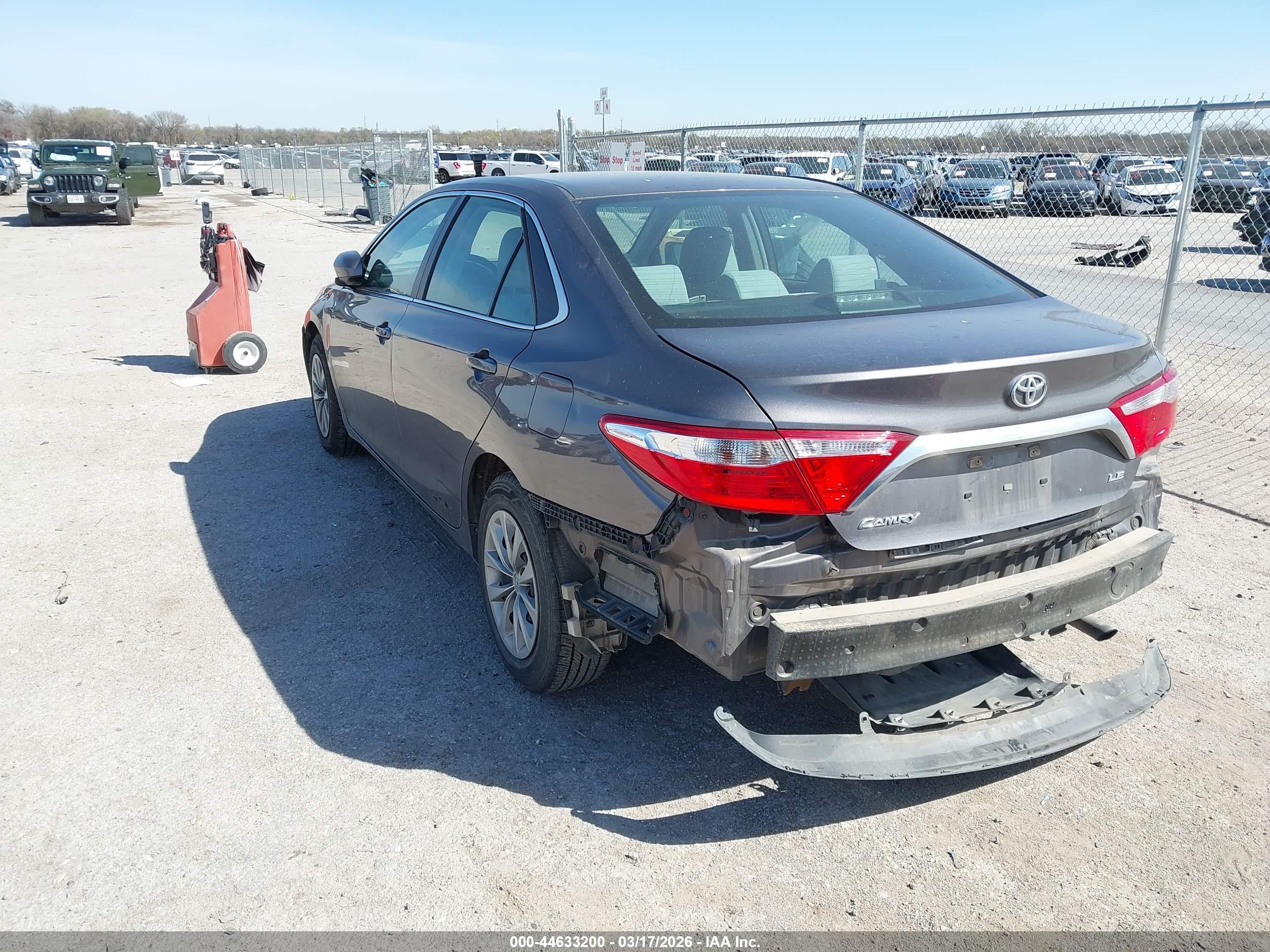 TOYOTA CAMRY image 3