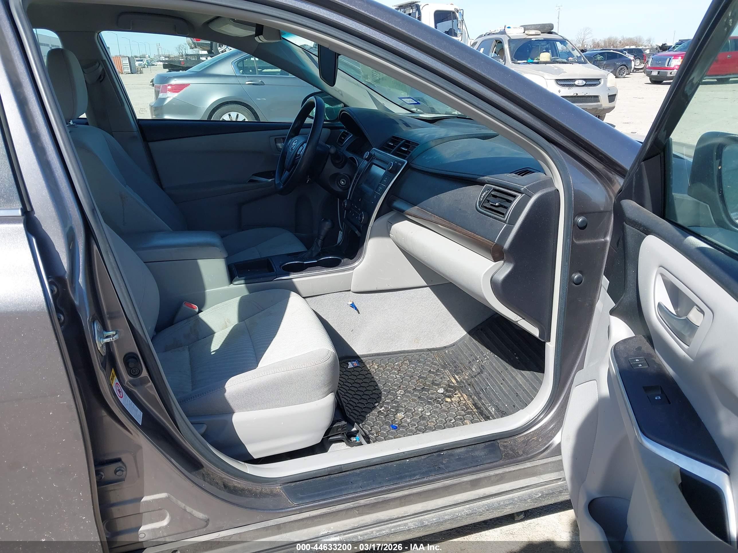 TOYOTA CAMRY image 5