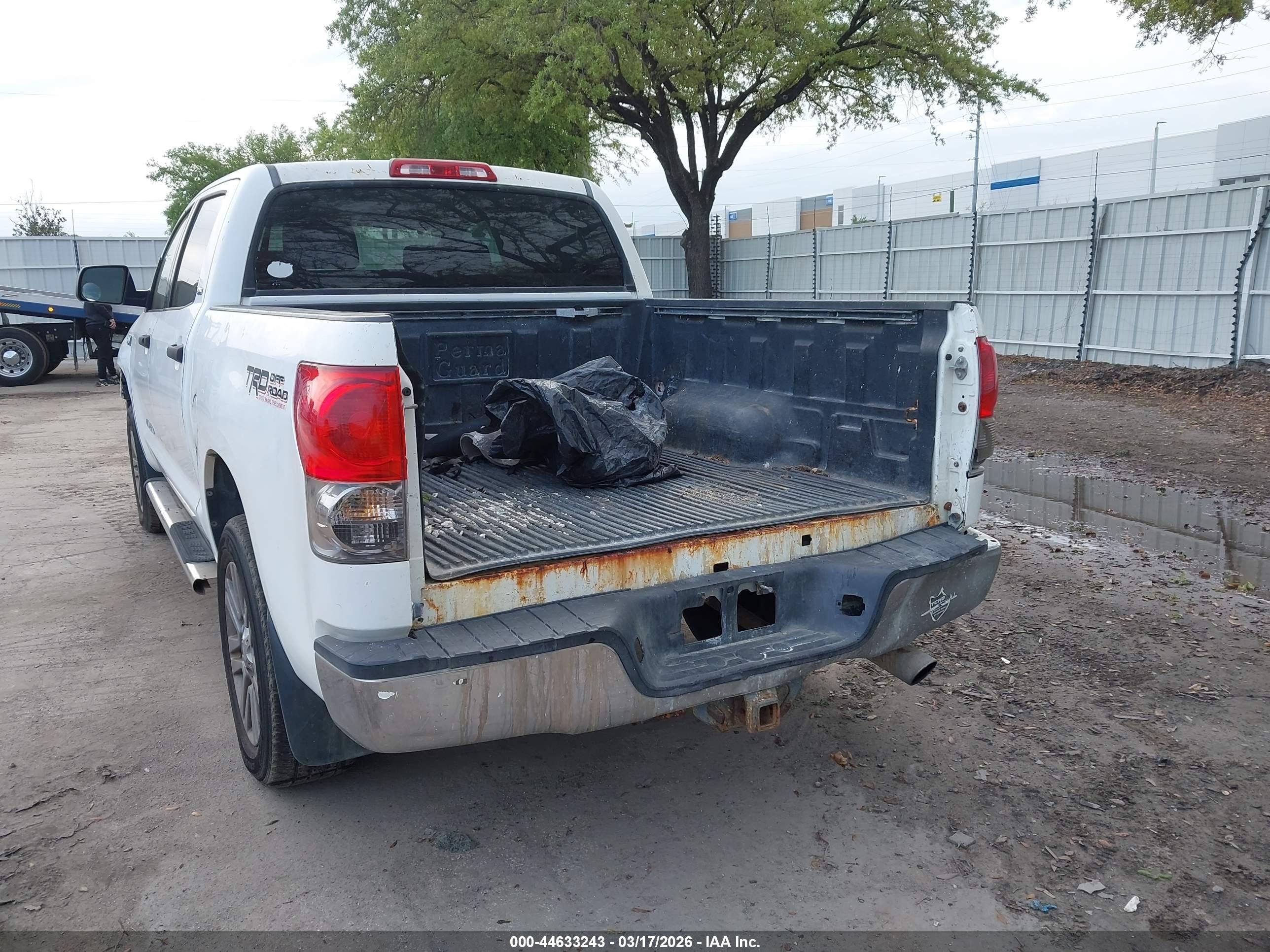 TOYOTA TUNDRA image 6