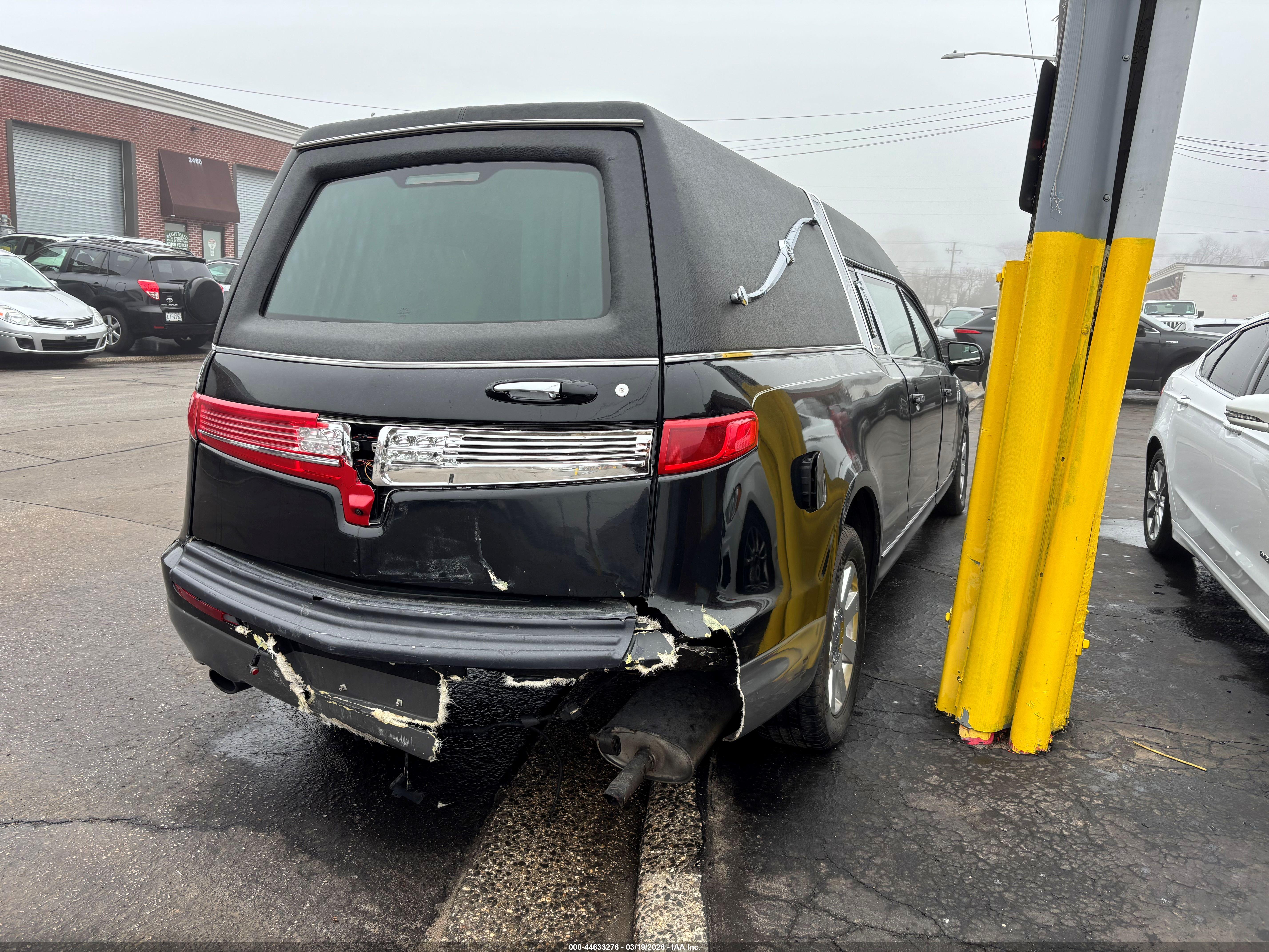 LINCOLN MKT image 4