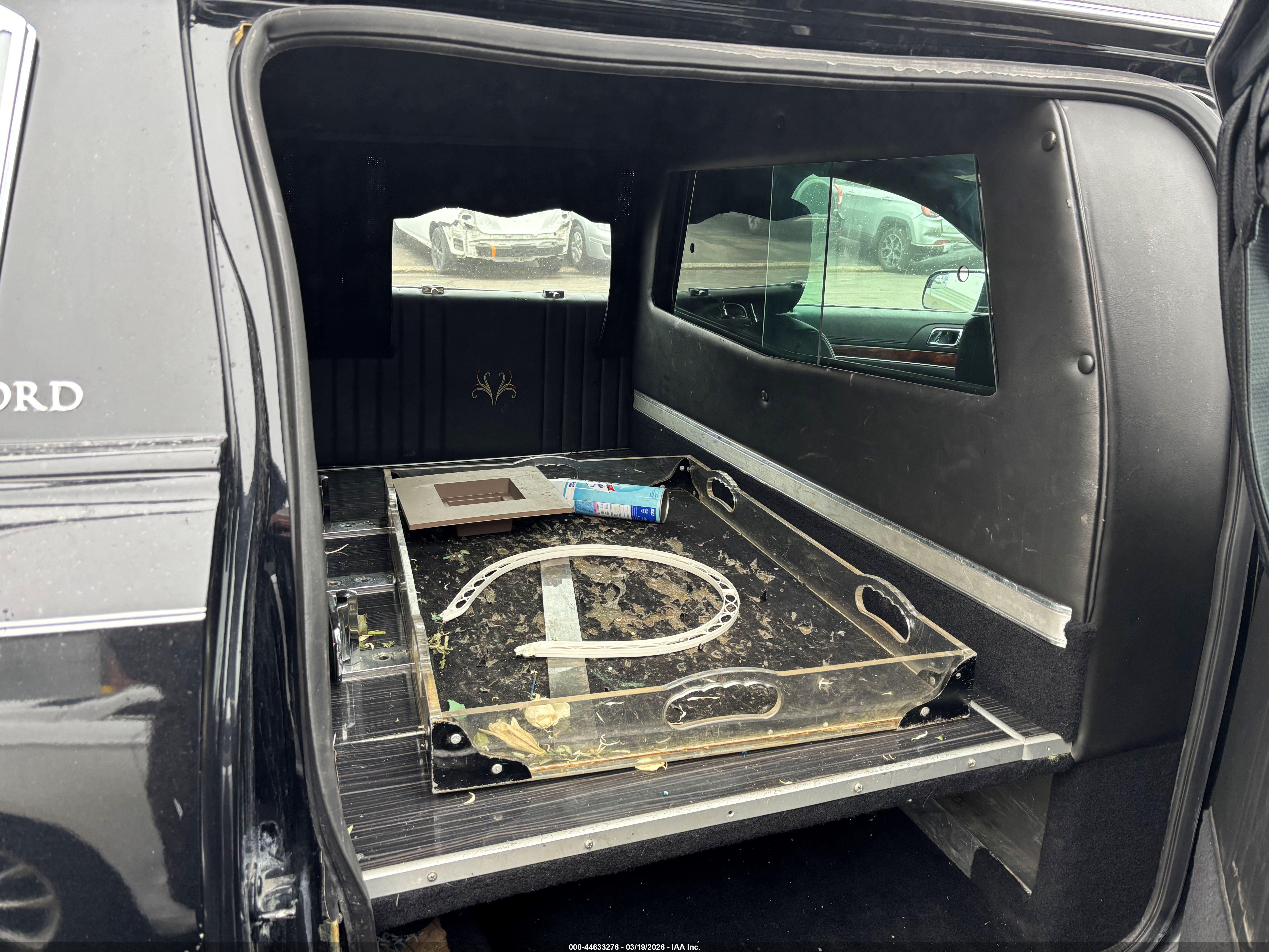 LINCOLN MKT image 8