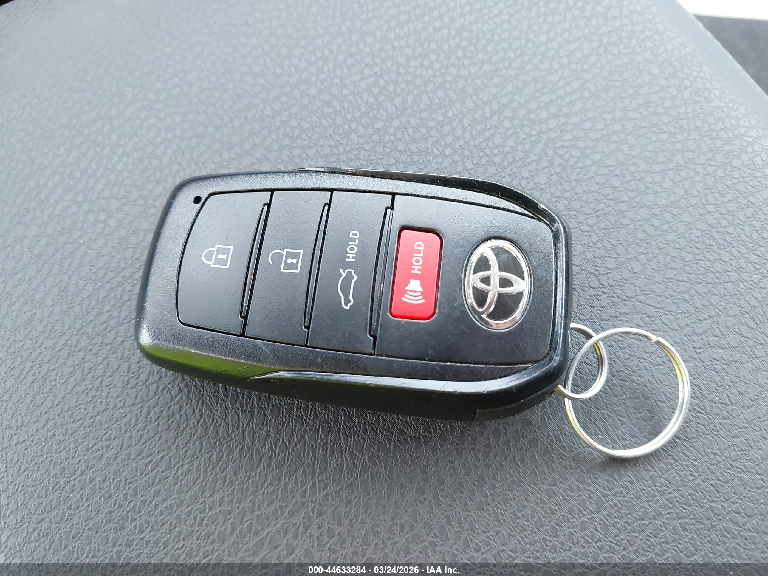 TOYOTA CAMRY image 11