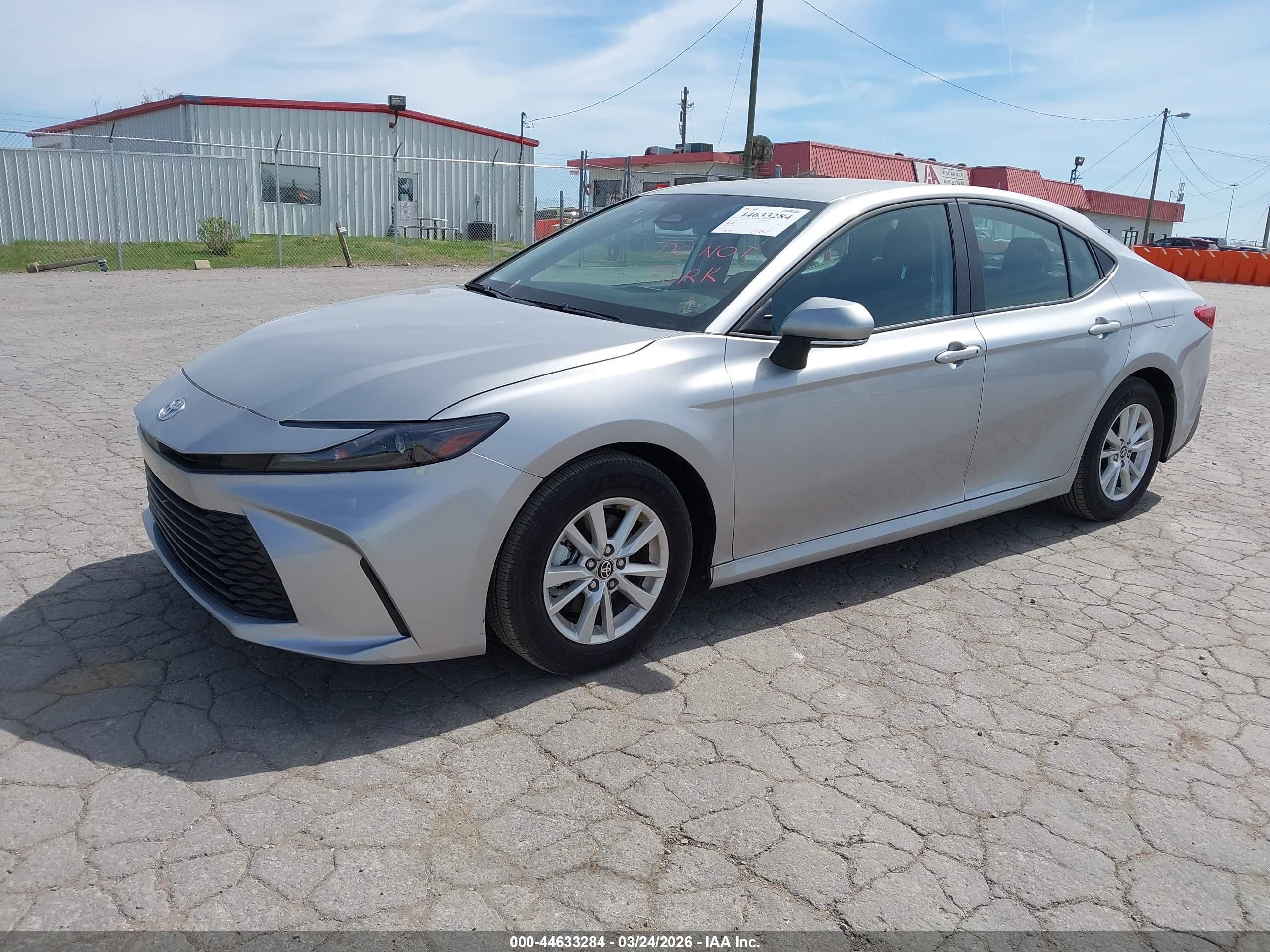 TOYOTA CAMRY image 2