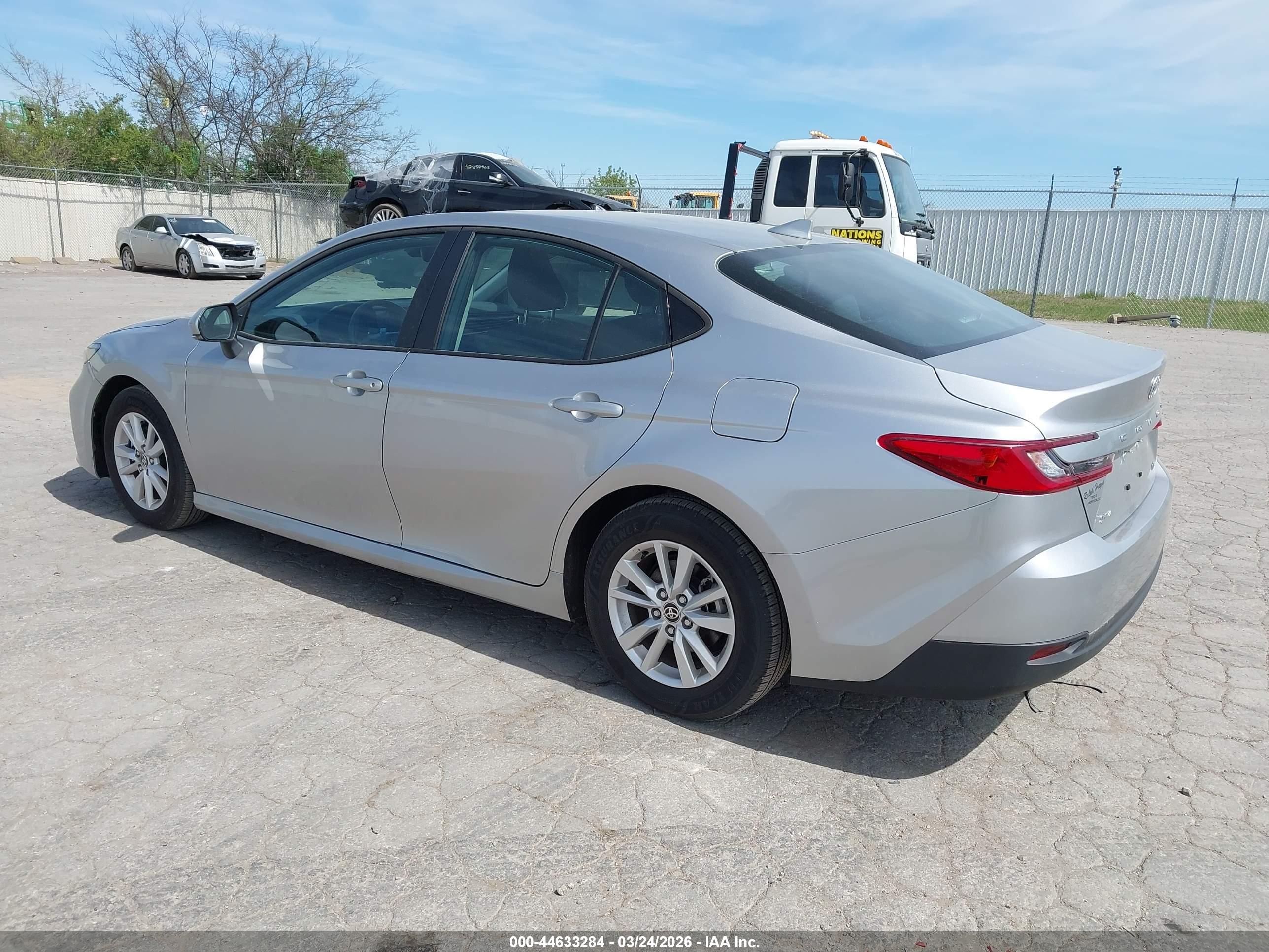 TOYOTA CAMRY image 3