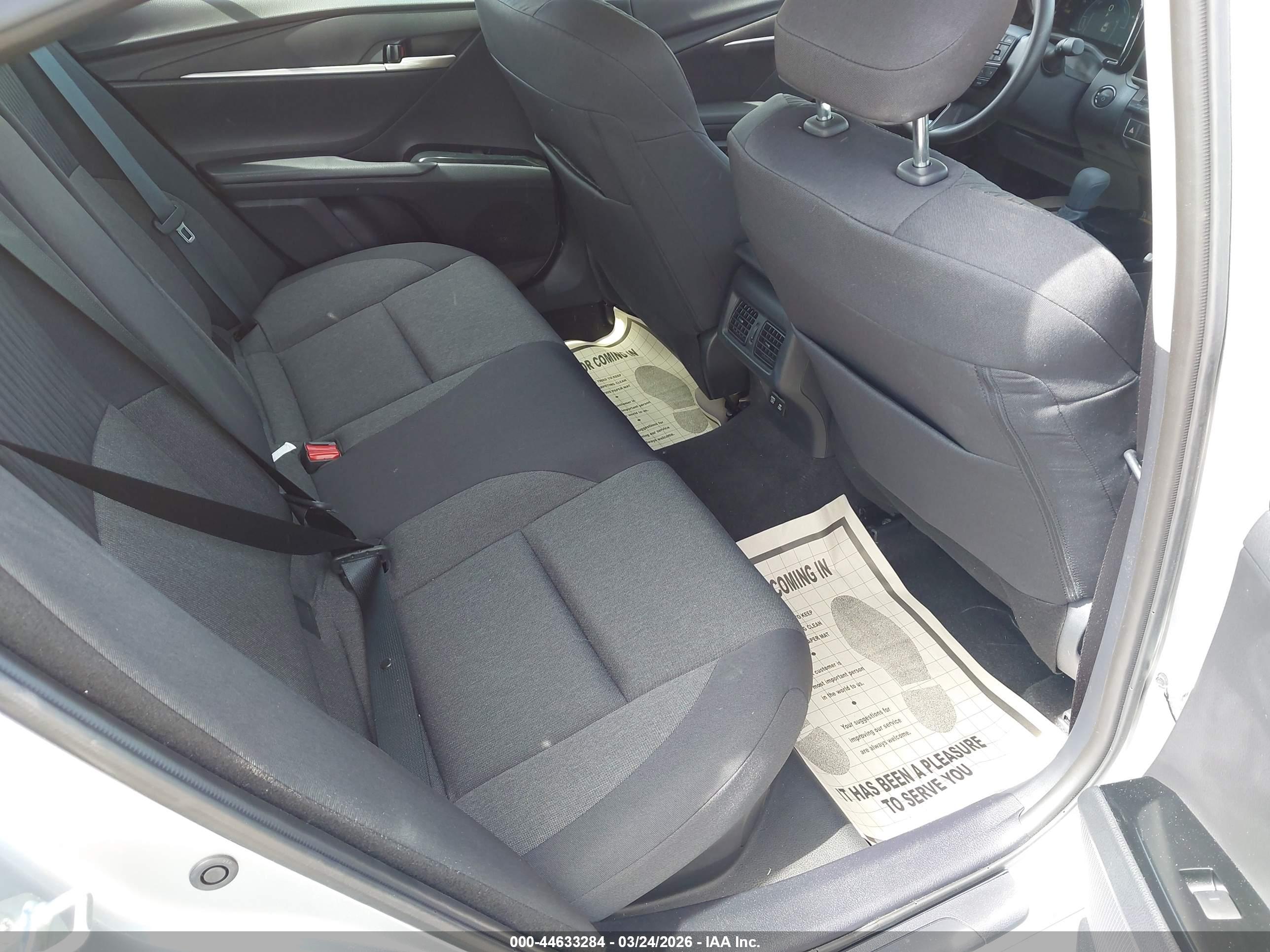 TOYOTA CAMRY image 8