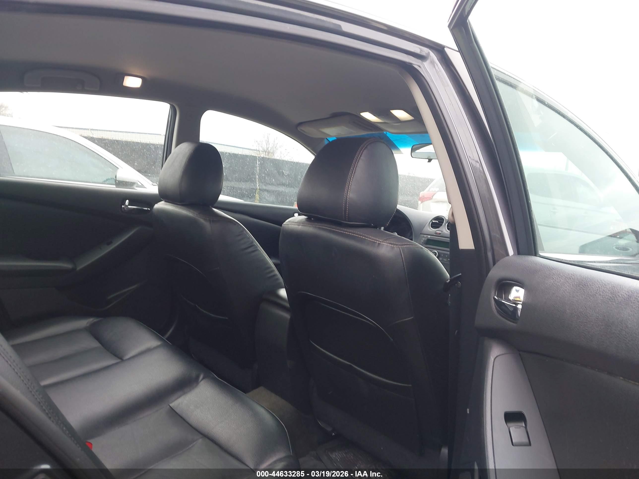 NISSAN ALTIMA image 8