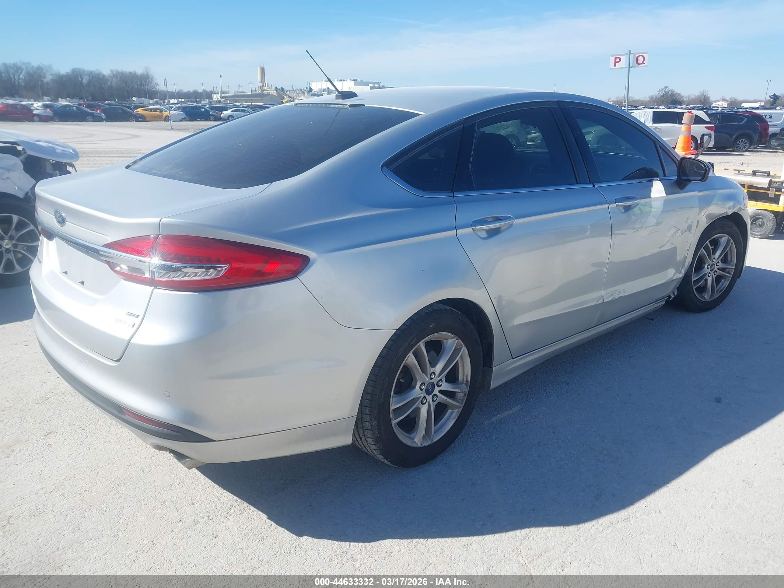 FORD FUSION image 4