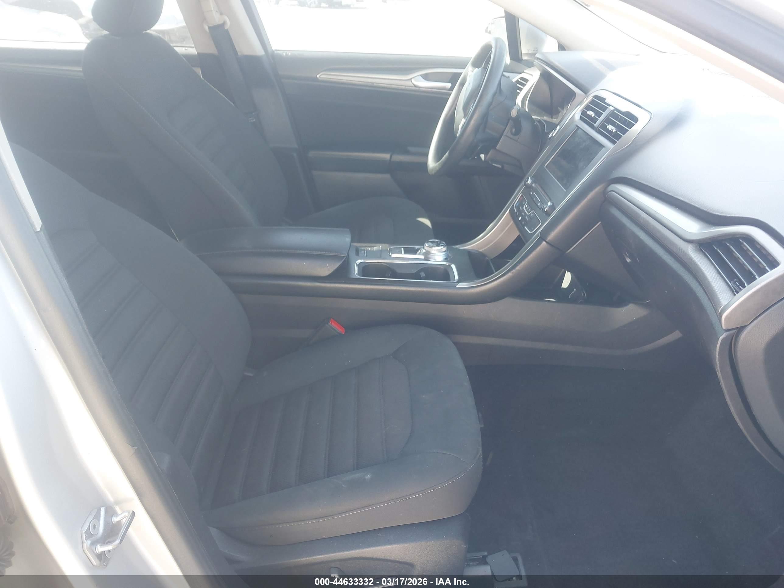 FORD FUSION image 5