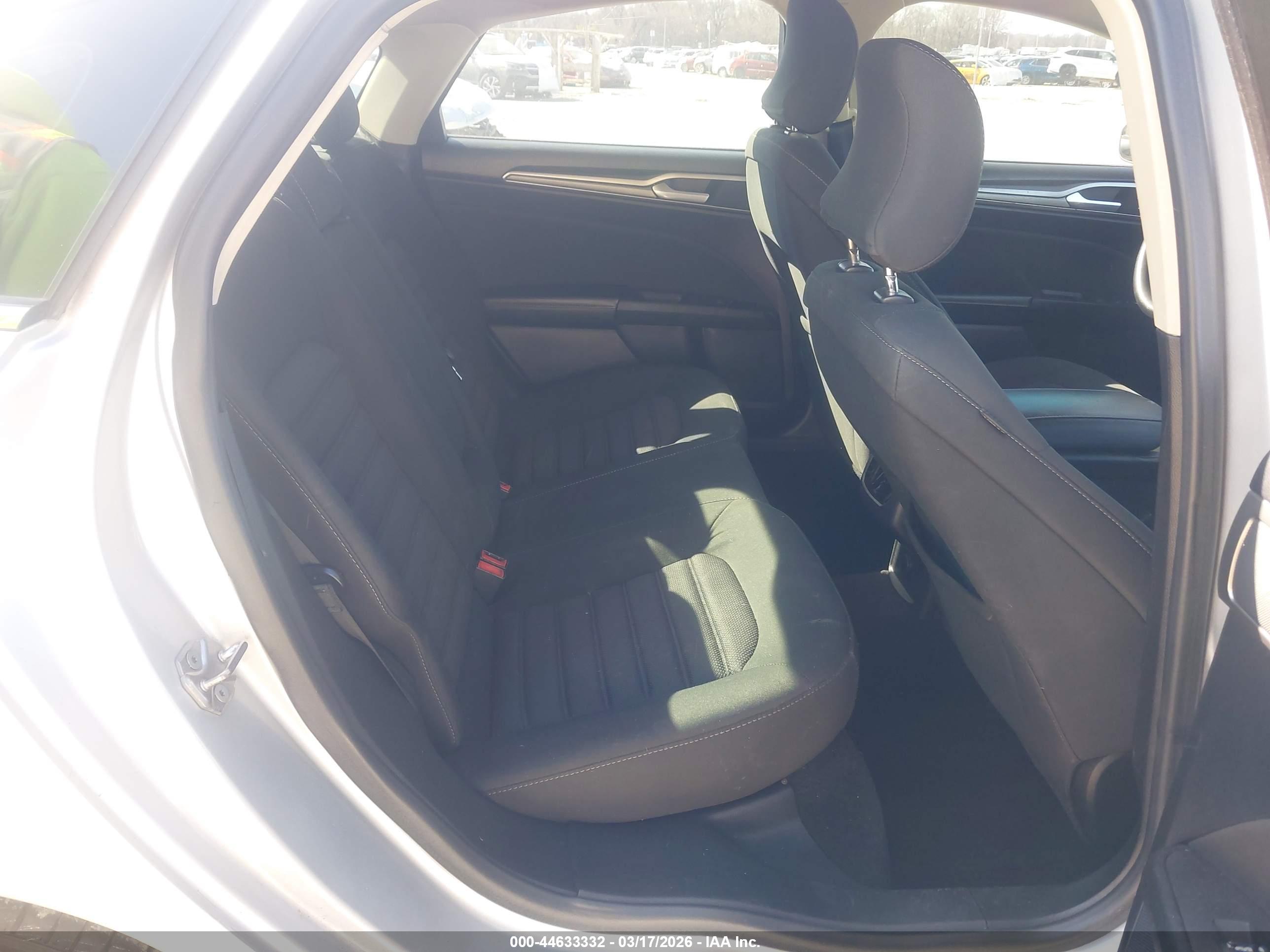 FORD FUSION image 8