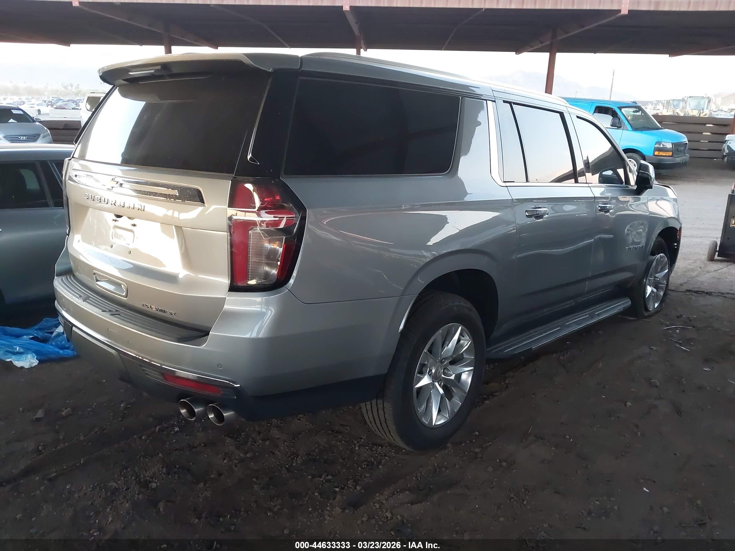CHEVROLET SUBURBAN image 4