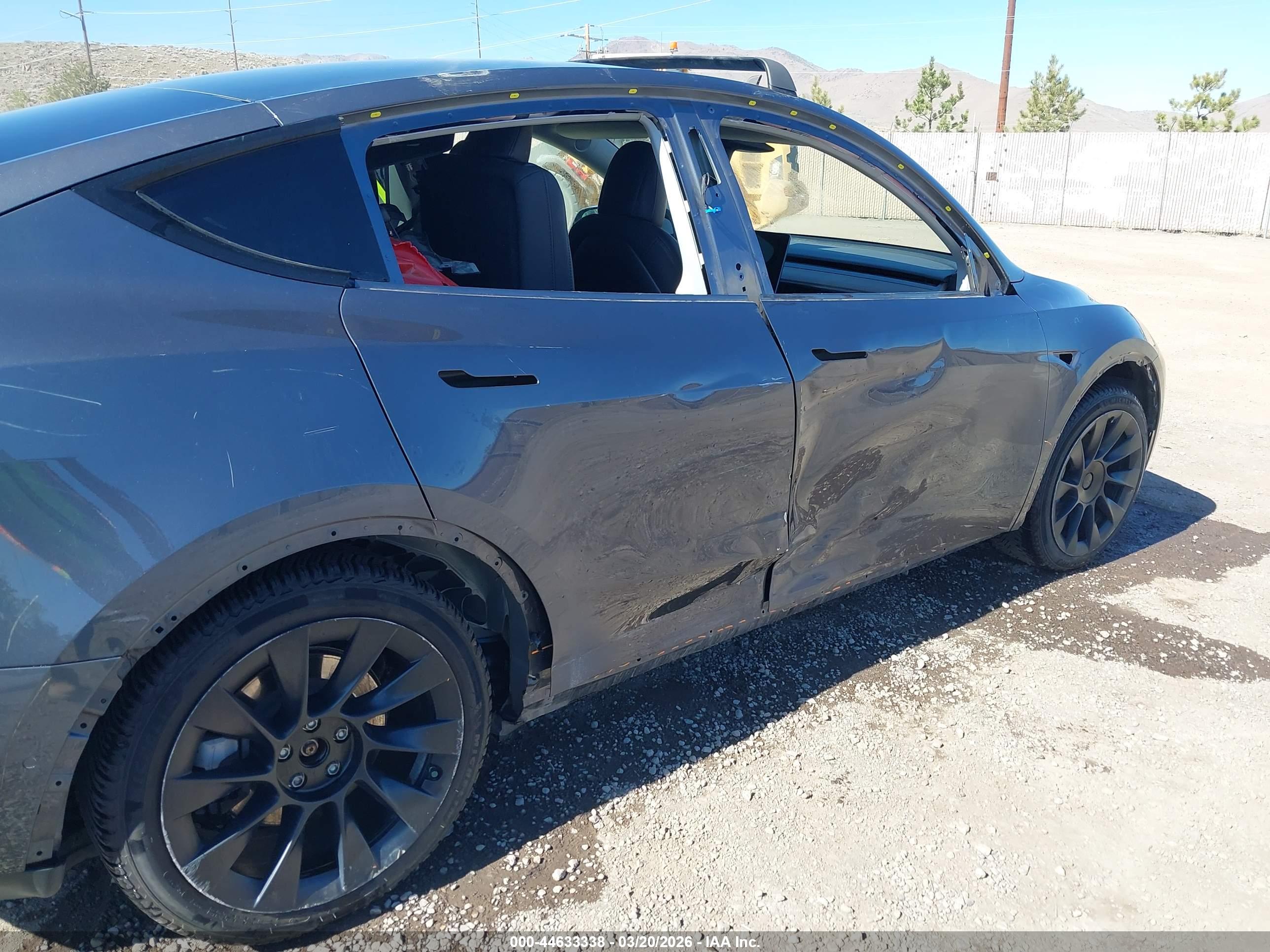TESLA MODEL image 6