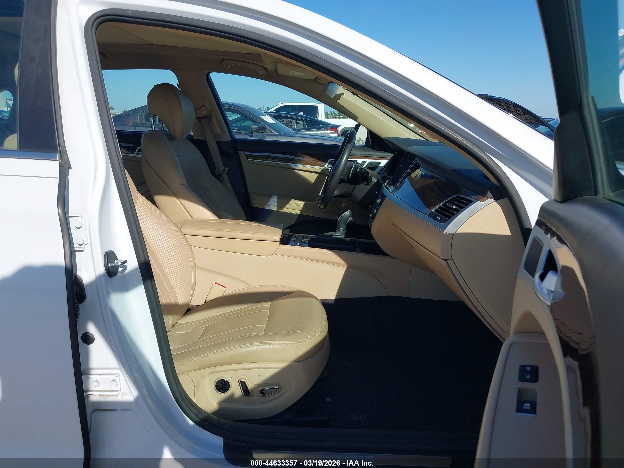 HYUNDAI GENESIS image 5