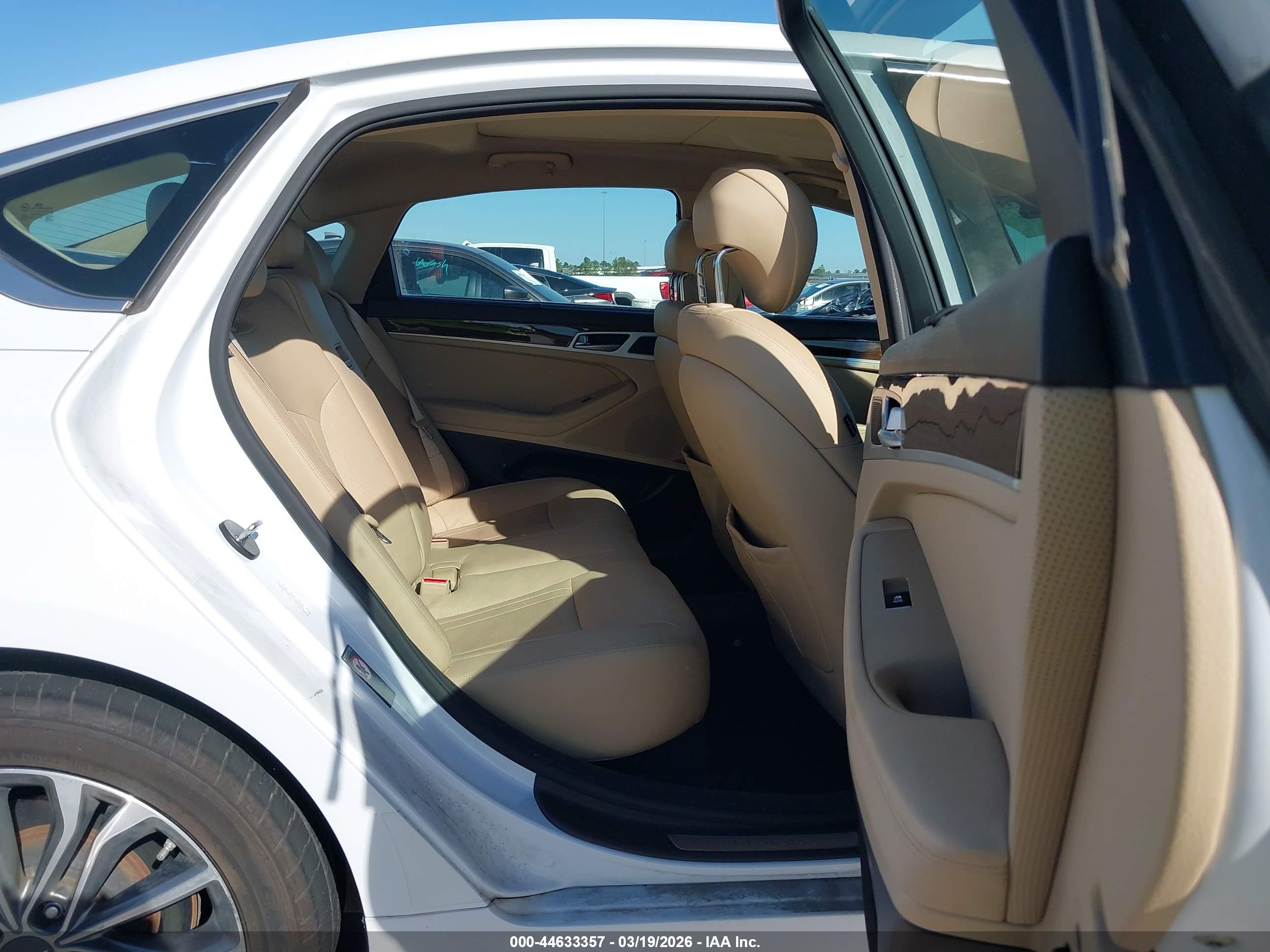 HYUNDAI GENESIS image 8