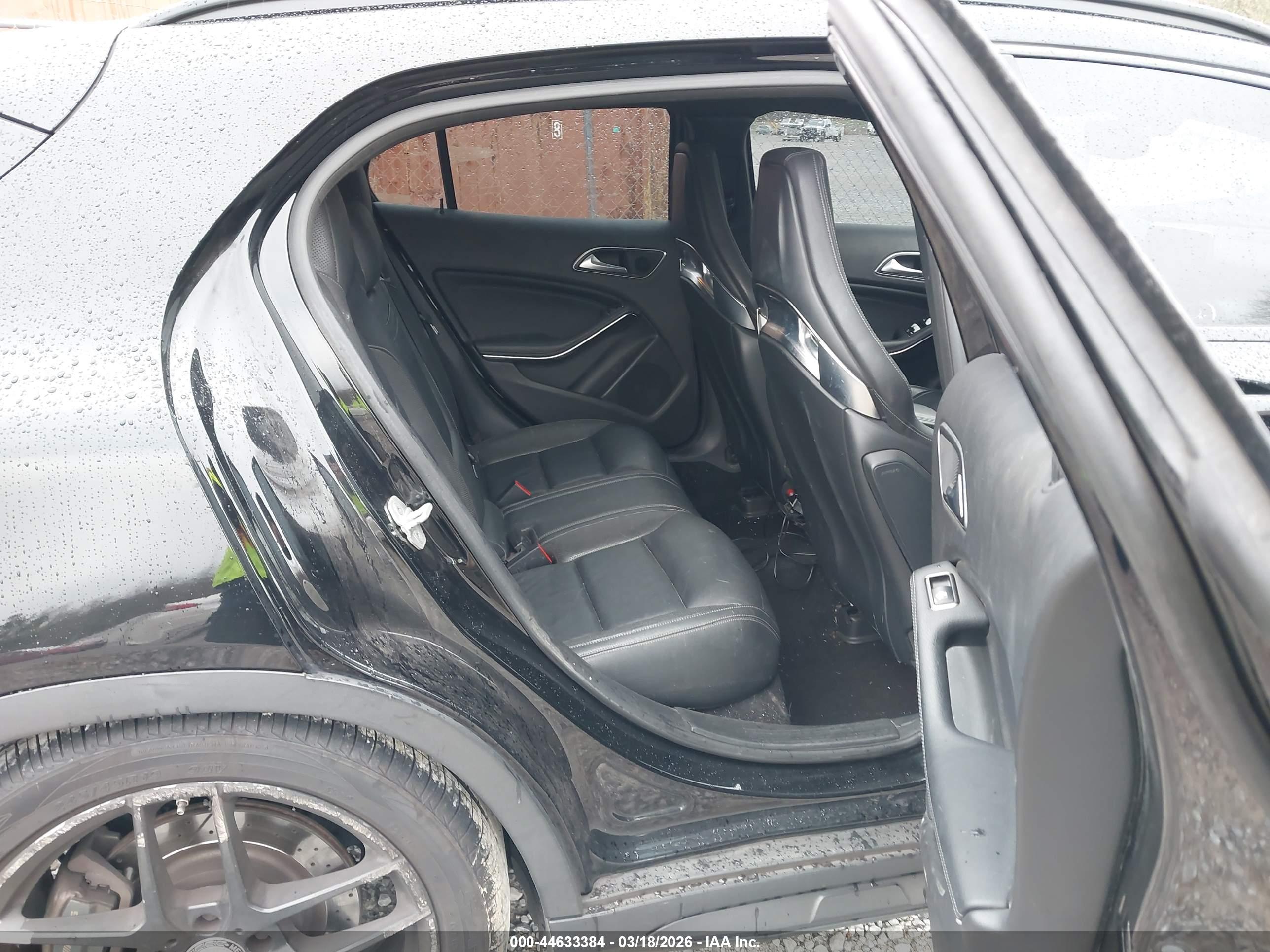 MERCEDES-BENZ GLA image 8
