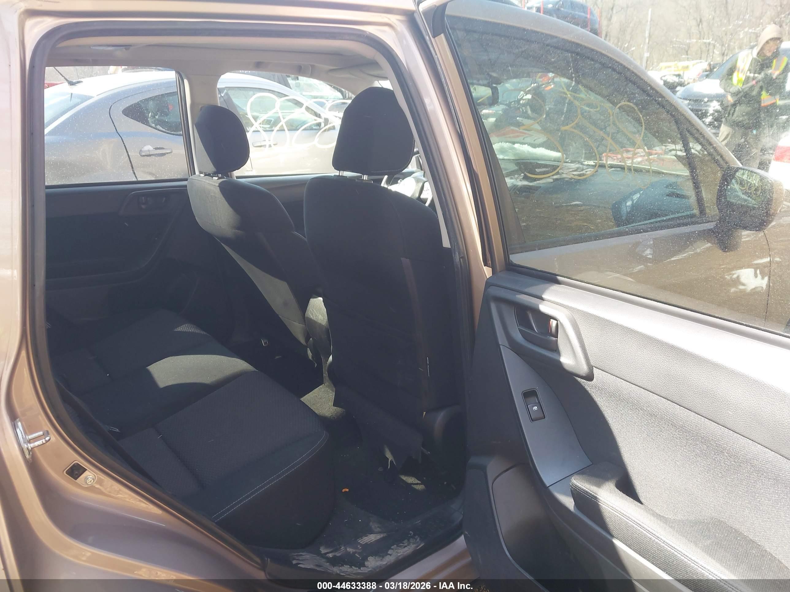SUBARU FORESTER image 8